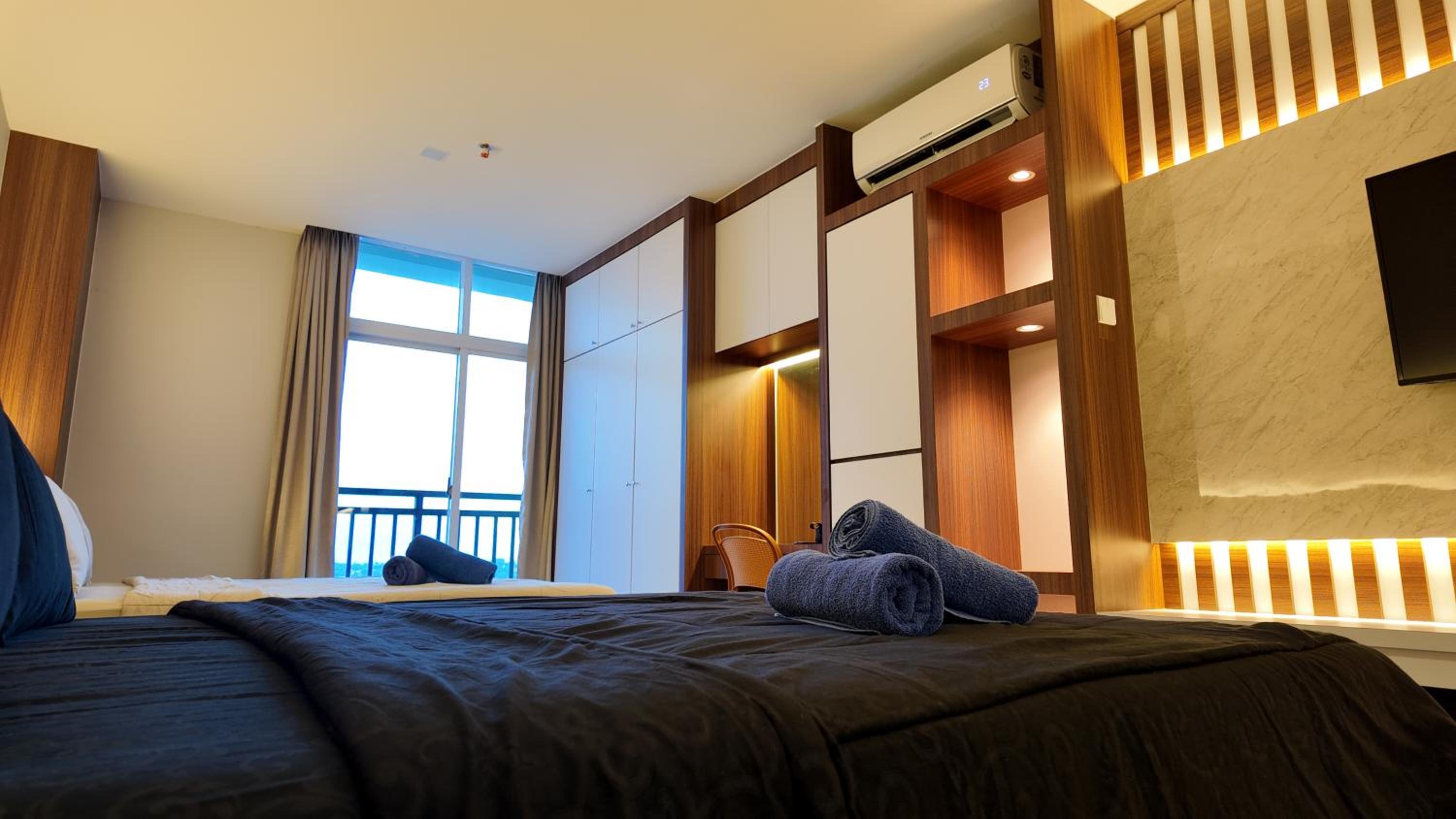 One-Bedroom Apartment photo 1