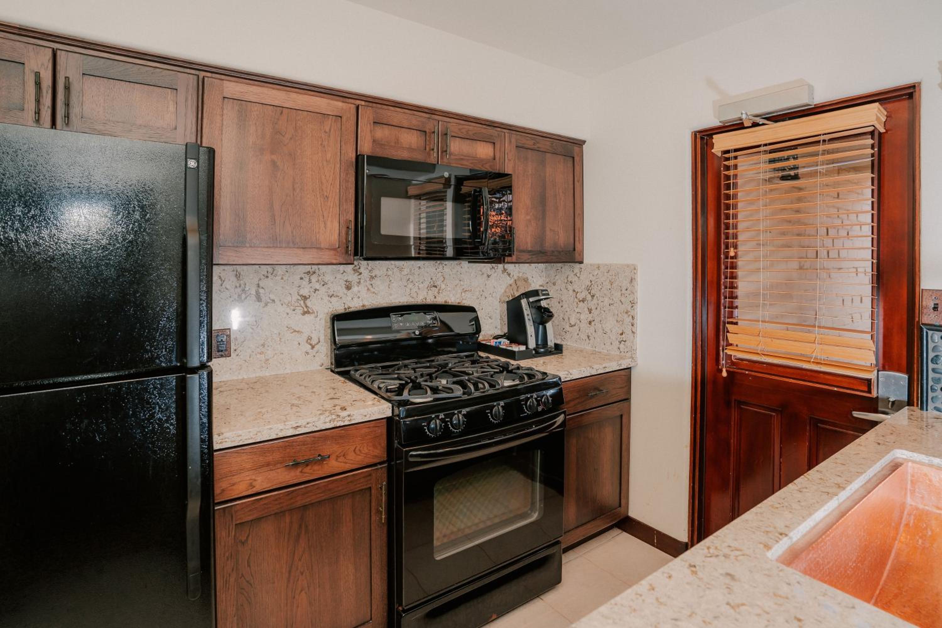 Suite - Photo 10