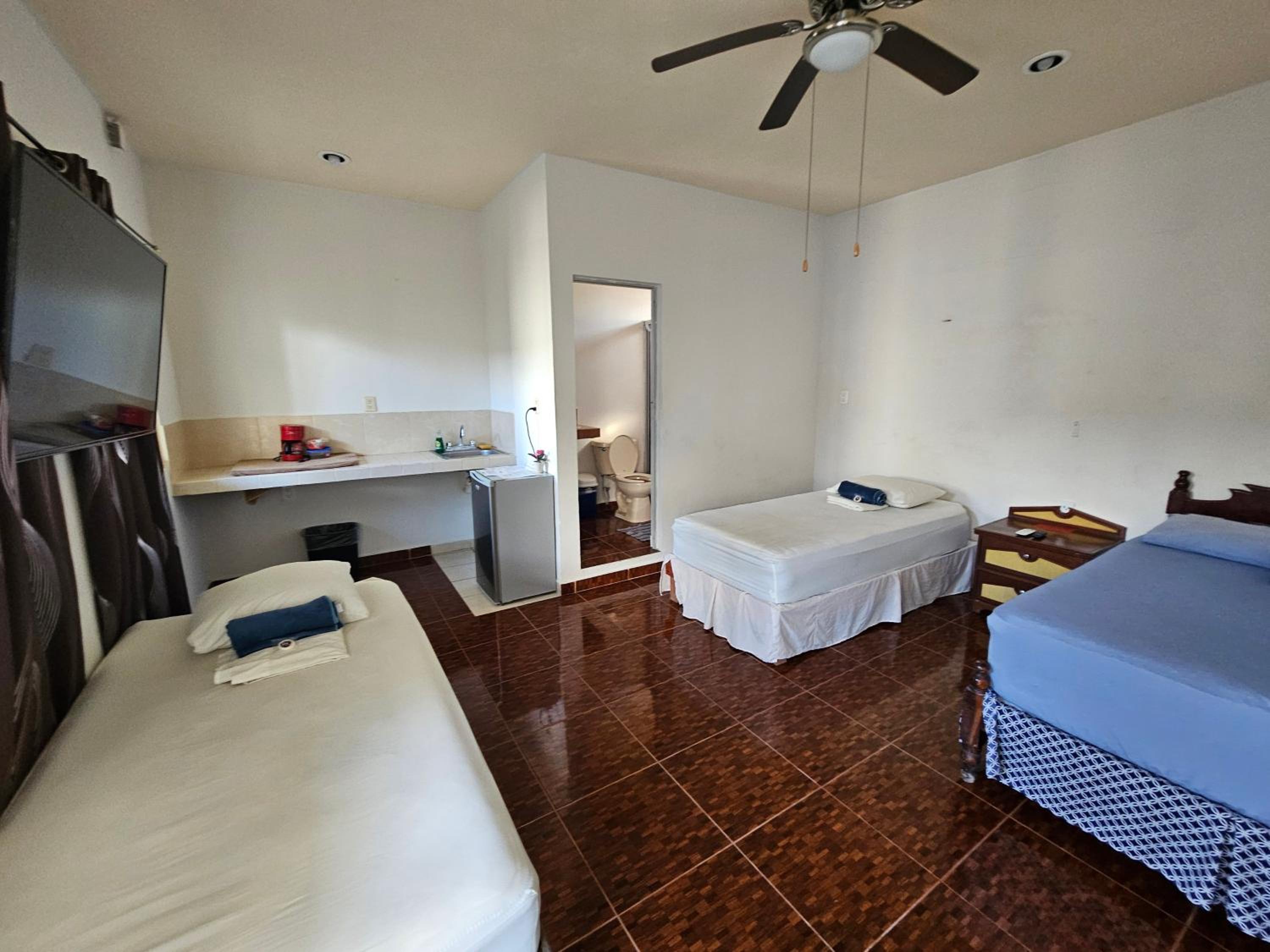 Economy Quadruple Room photo 1