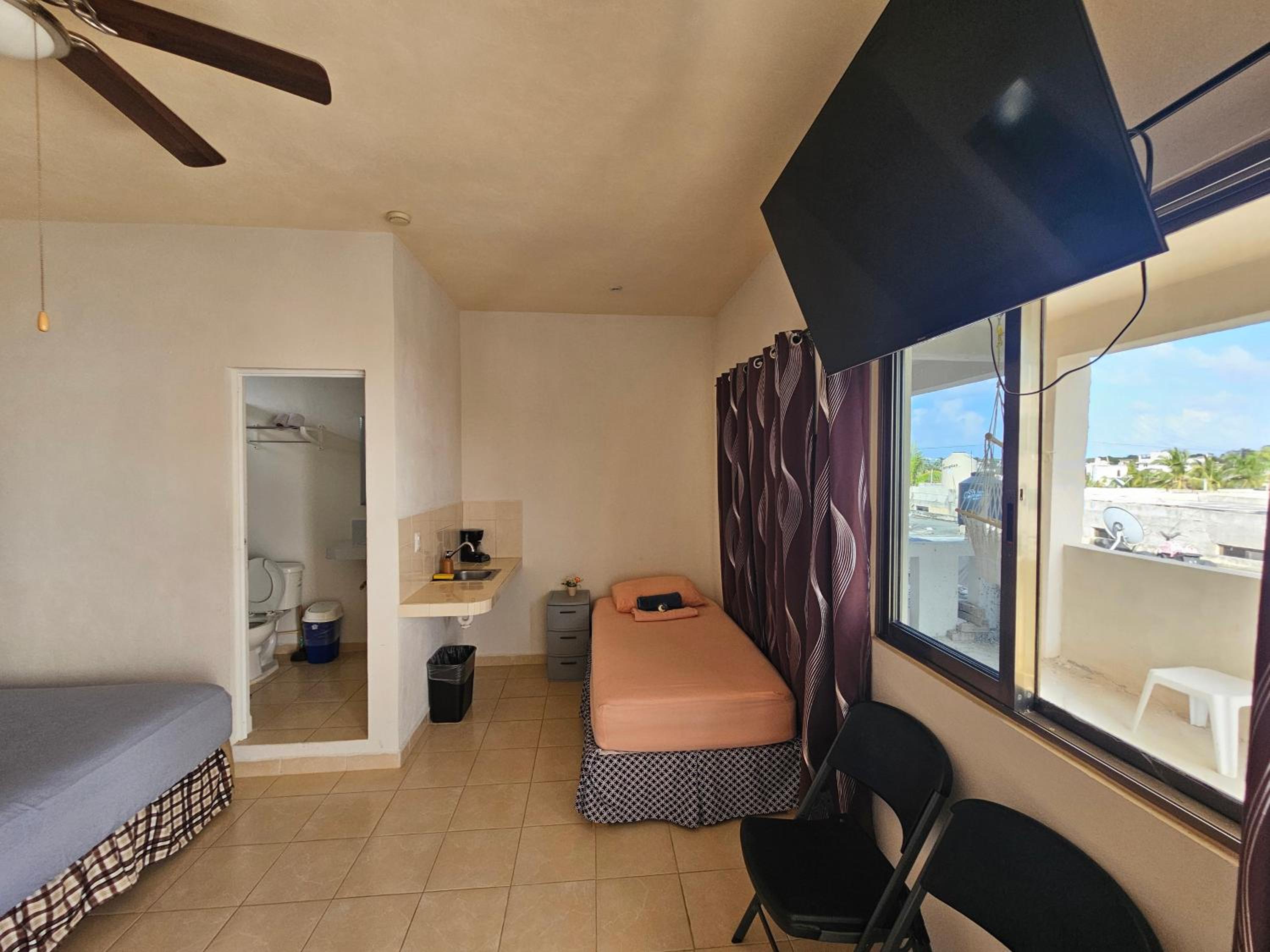 Family Room with Bathroom photo 3