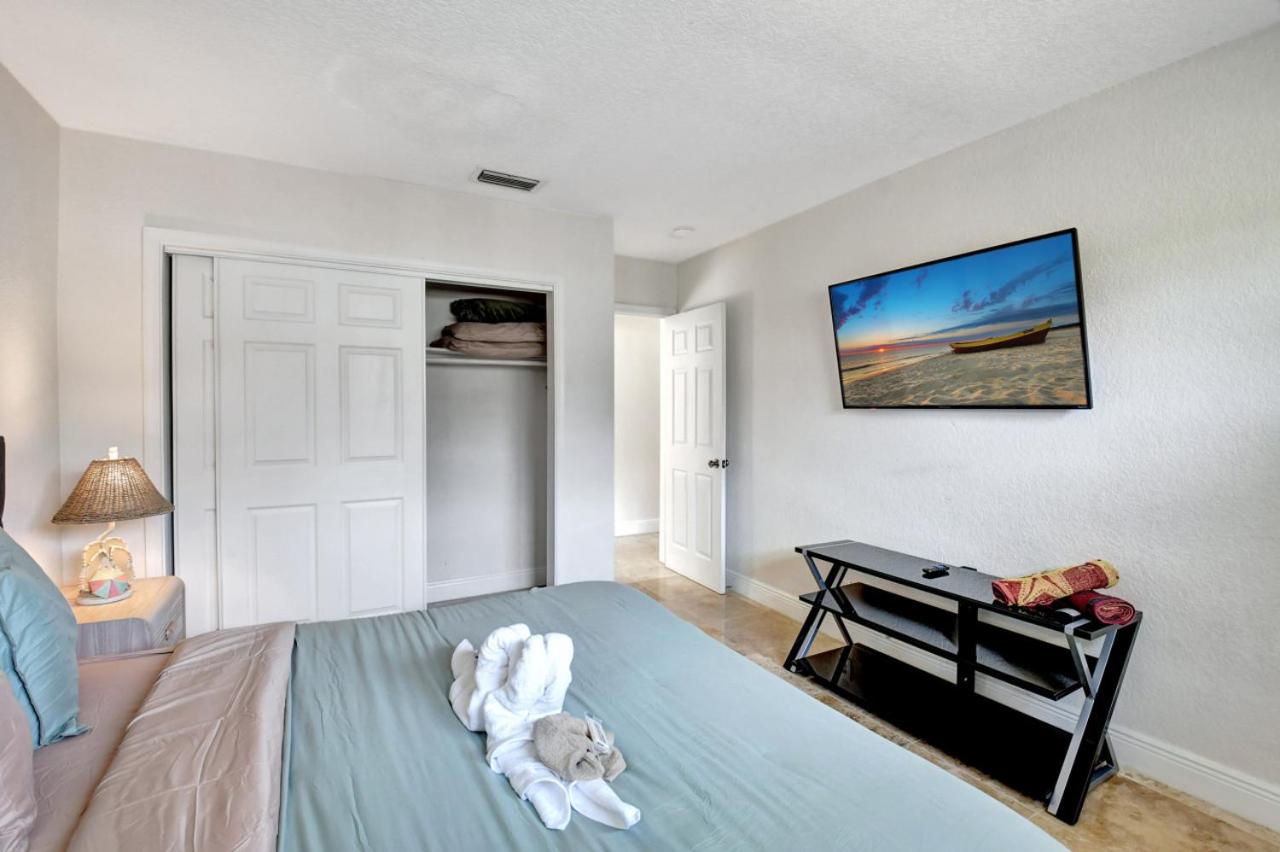 Three-Bedroom House photo 3