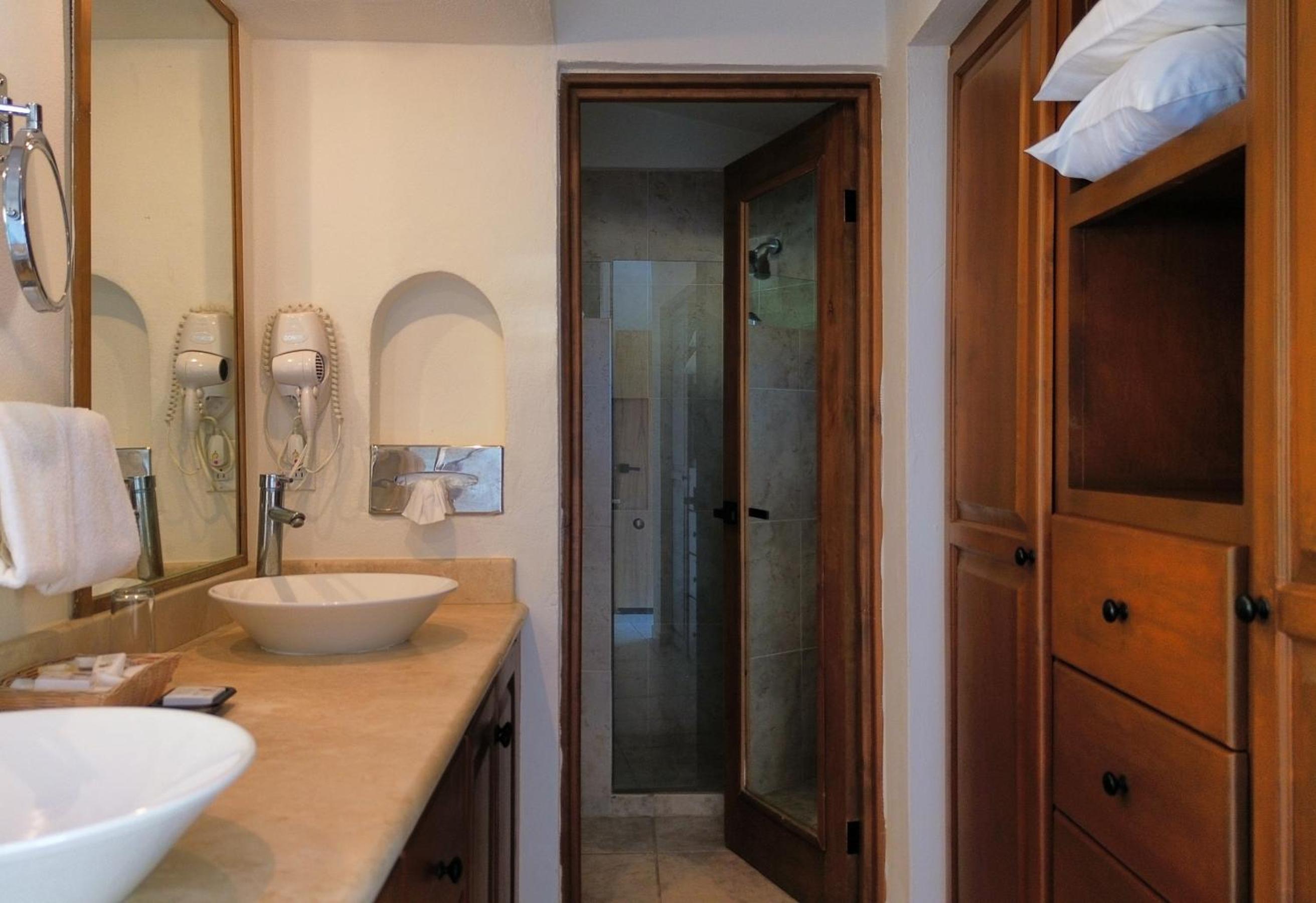 Queen Suite with Sea View - 2 Beds  - Photo 4