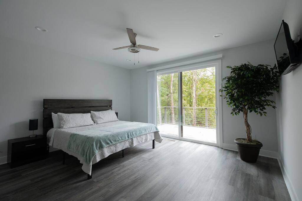Five-Bedroom House photo 1