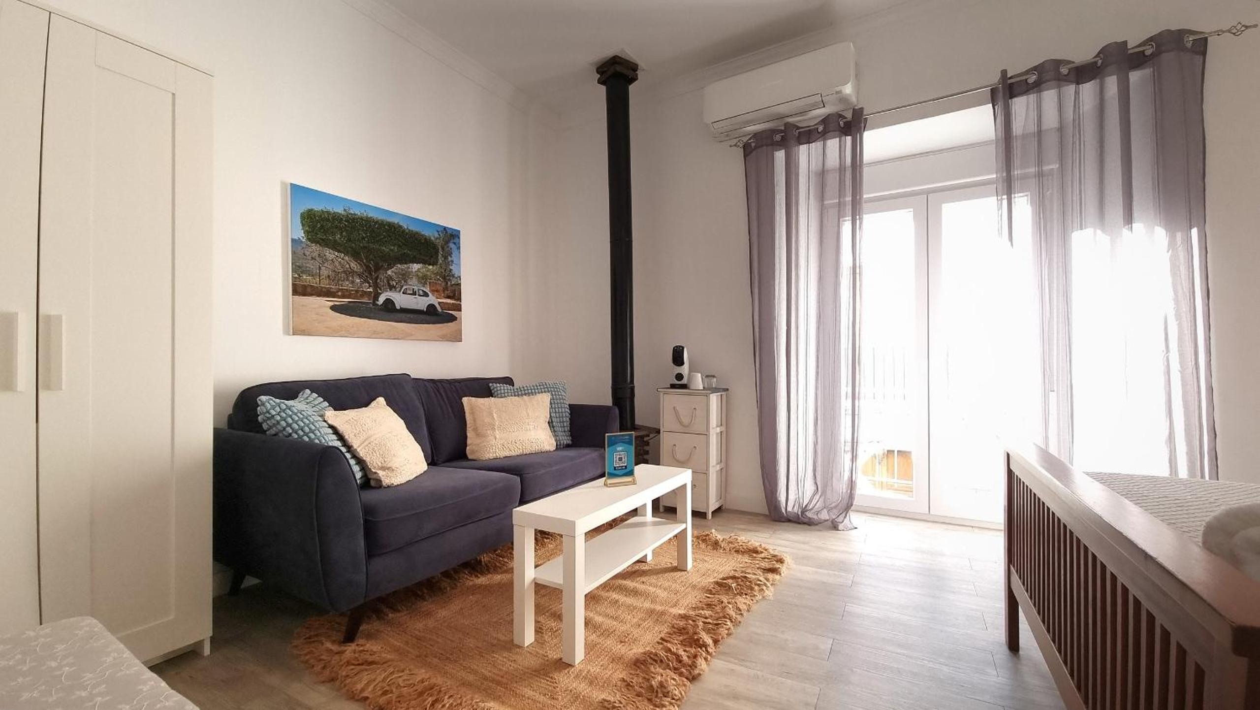 Deluxe Double Room with Balcony - Photo 6
