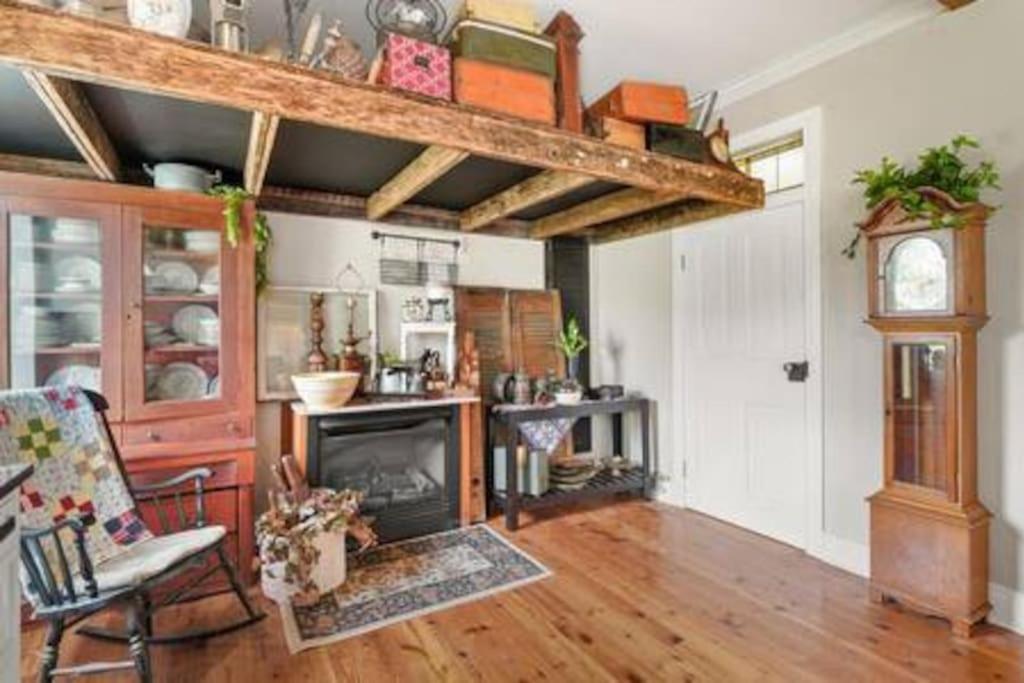 Five-Bedroom House photo 3