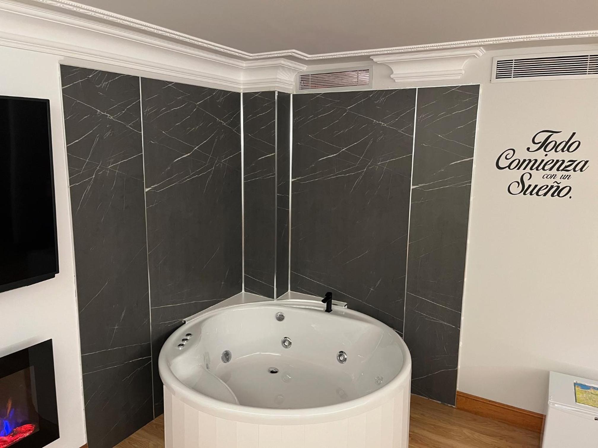 Suite Deluxe con Bañera de Hidromasaje