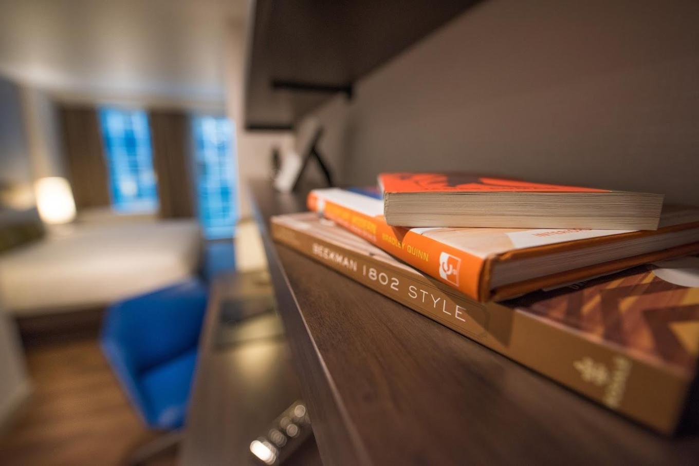 ]Corner King Room with Balcony