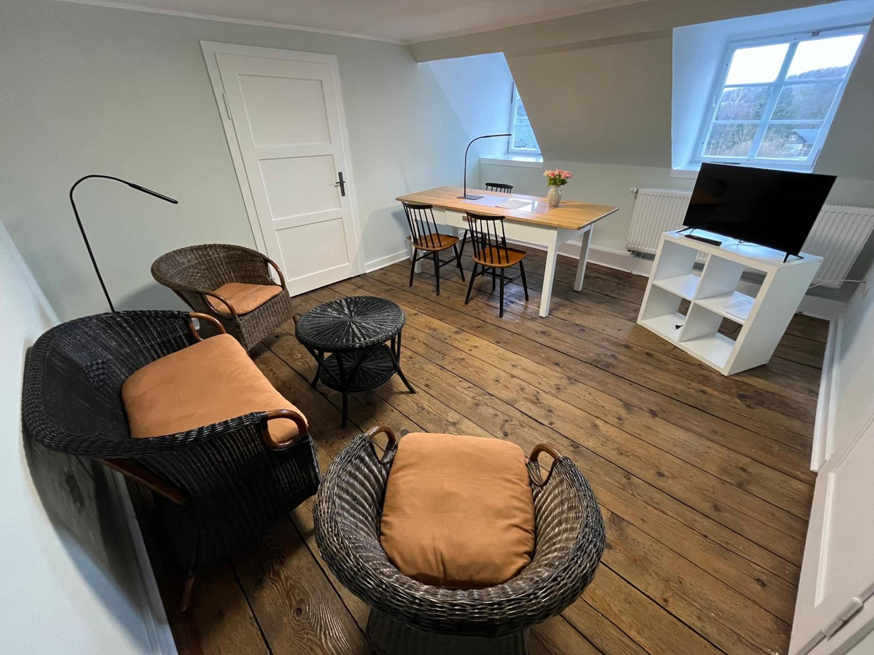 One-Bedroom Apartment photo 1