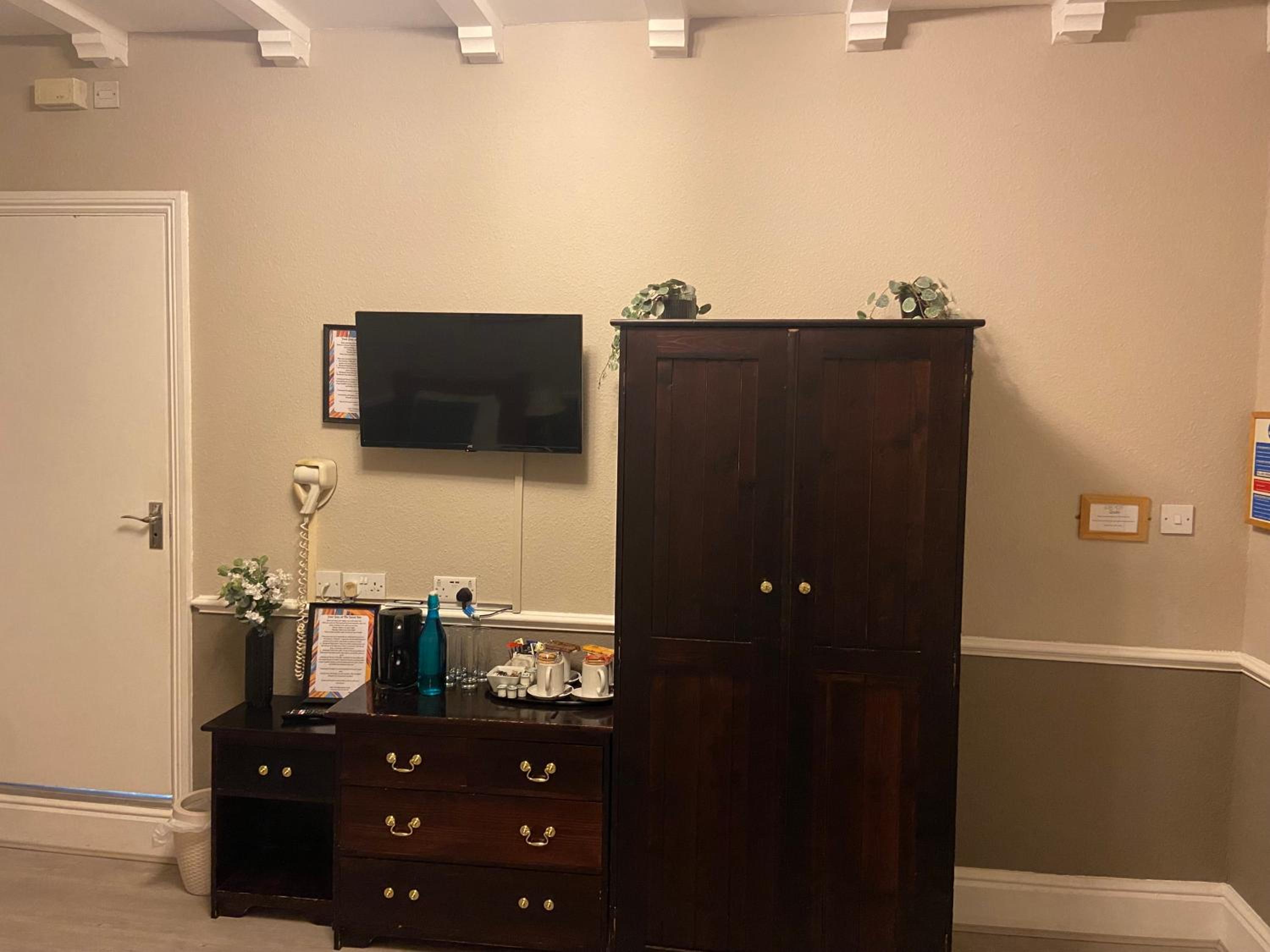 Family Room photo 3