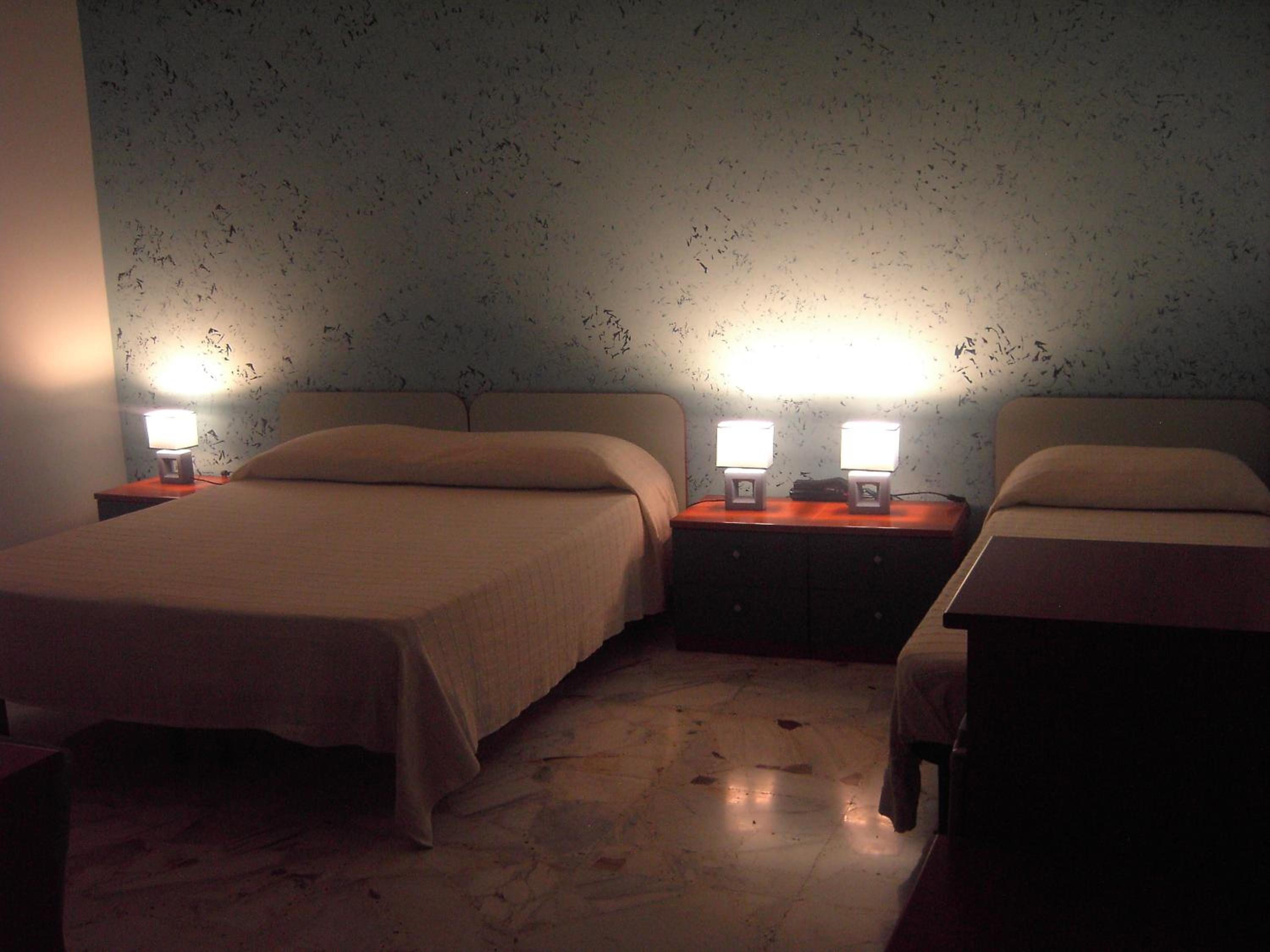 Quadruple Room with Private Bathroom photo 1