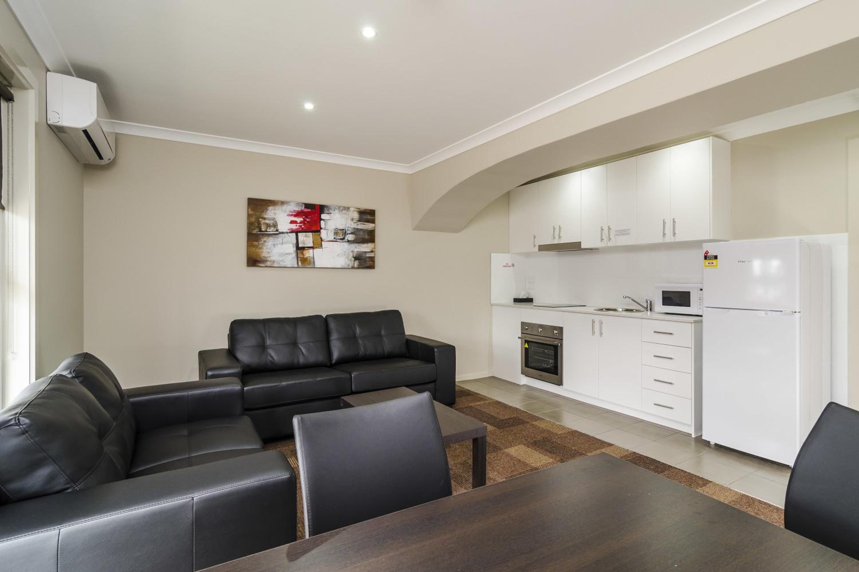 One-Bedroom Apartment - Photo 3