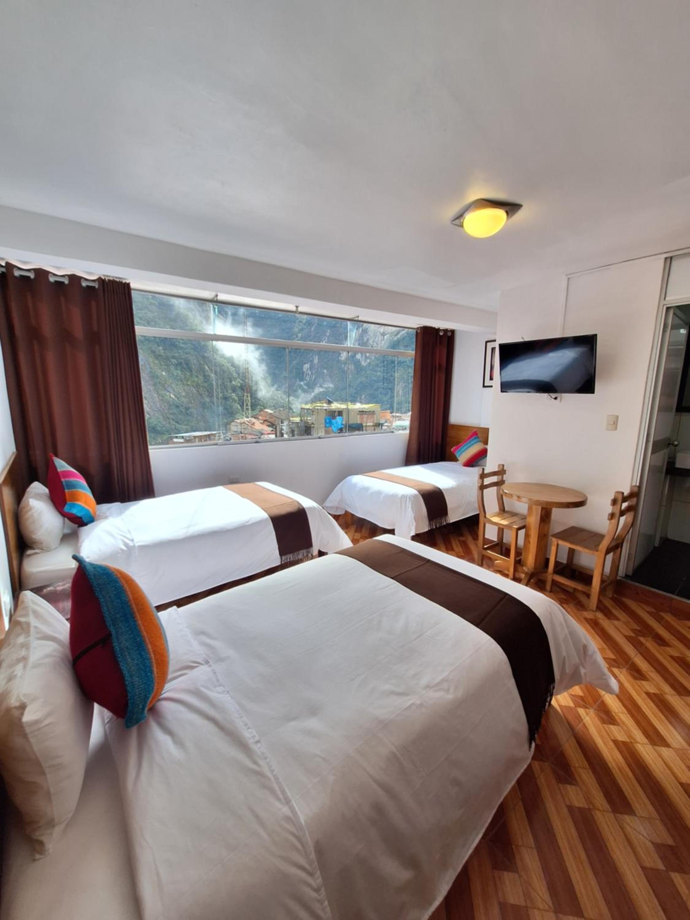 Quadruple Room with Mountain View photo 3