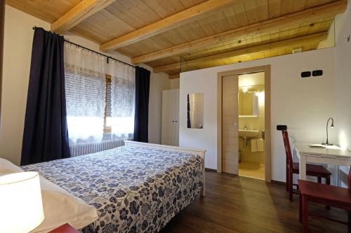 Double Room with Private Bathroom photo 1
