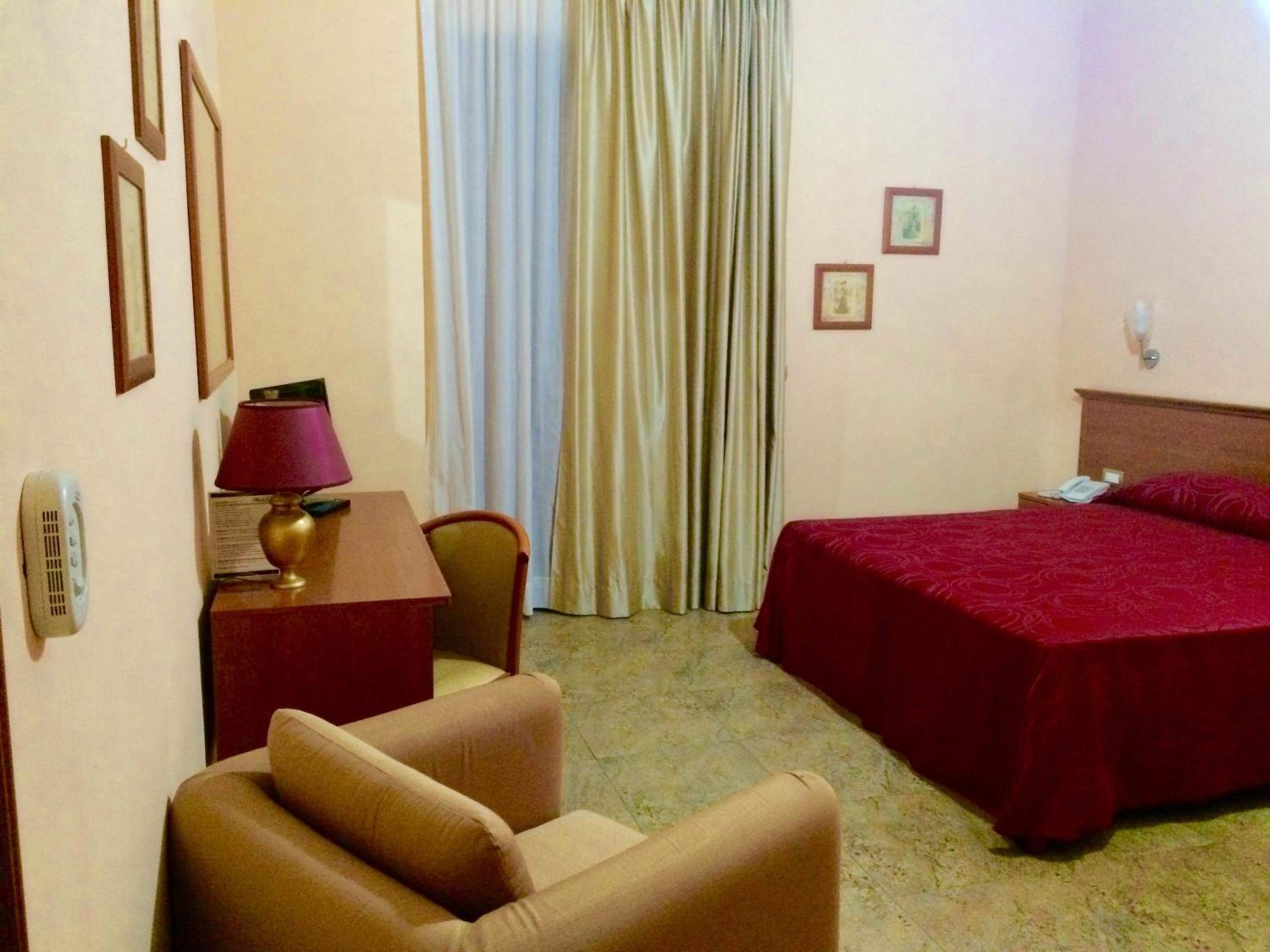 Double Room - Photo 21