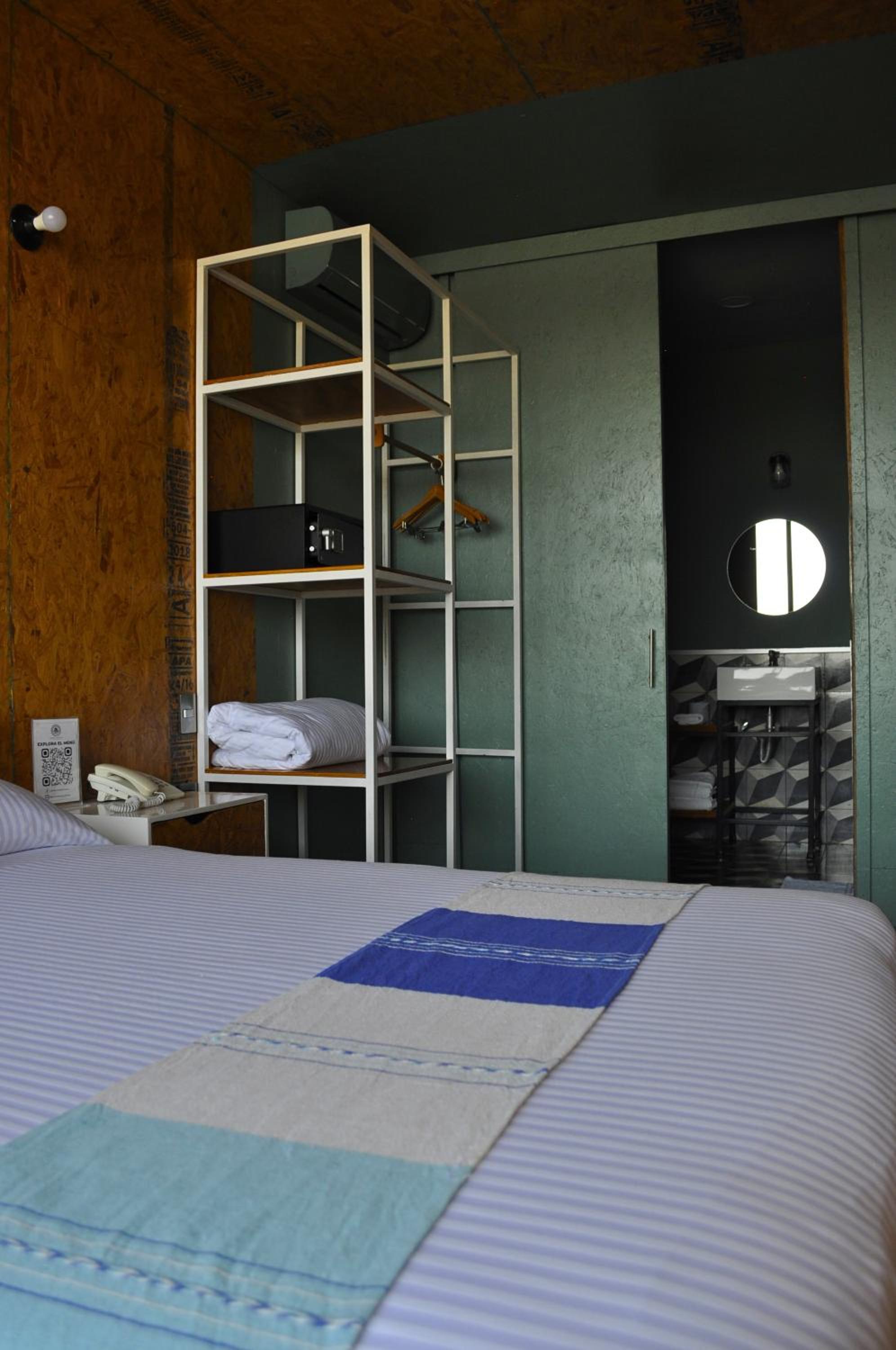 Standard - Photo 3