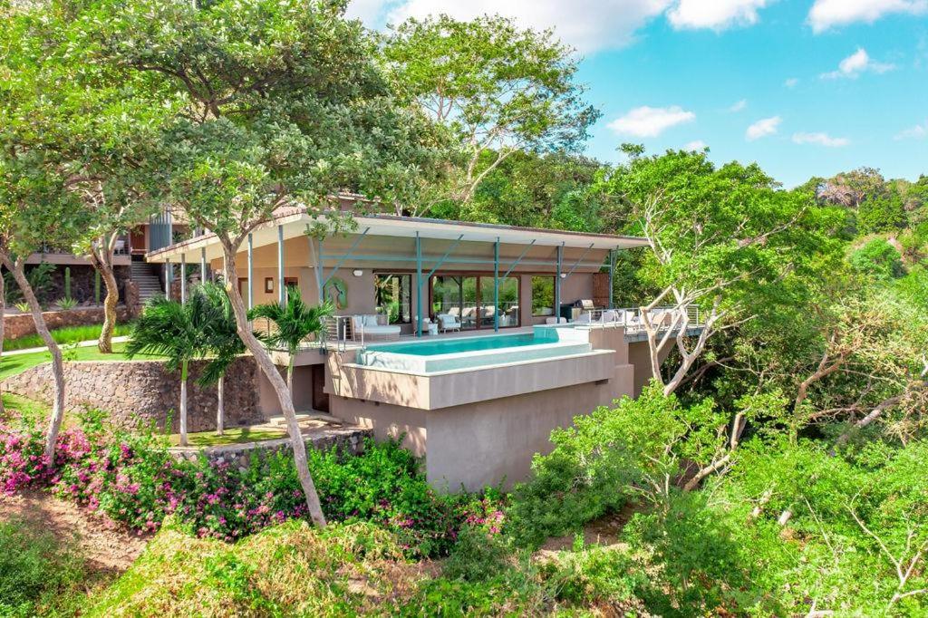 Six-Bedroom Villa  photo 3
