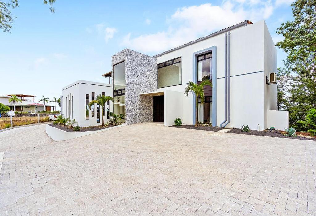 Four-Bedroom Vacation Home photo 2