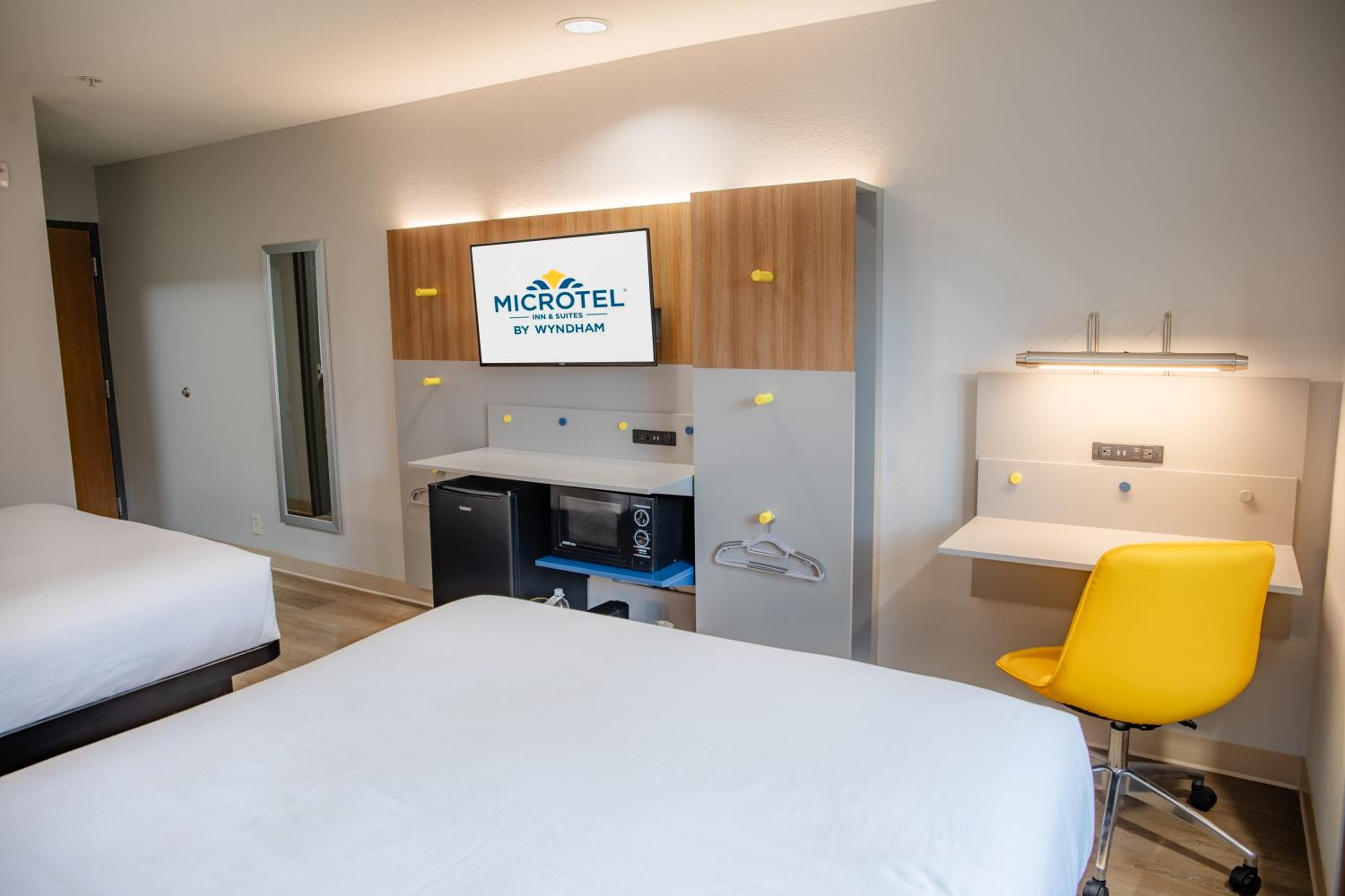Queen Room - Accessible/Non-Smoking - Photo 2