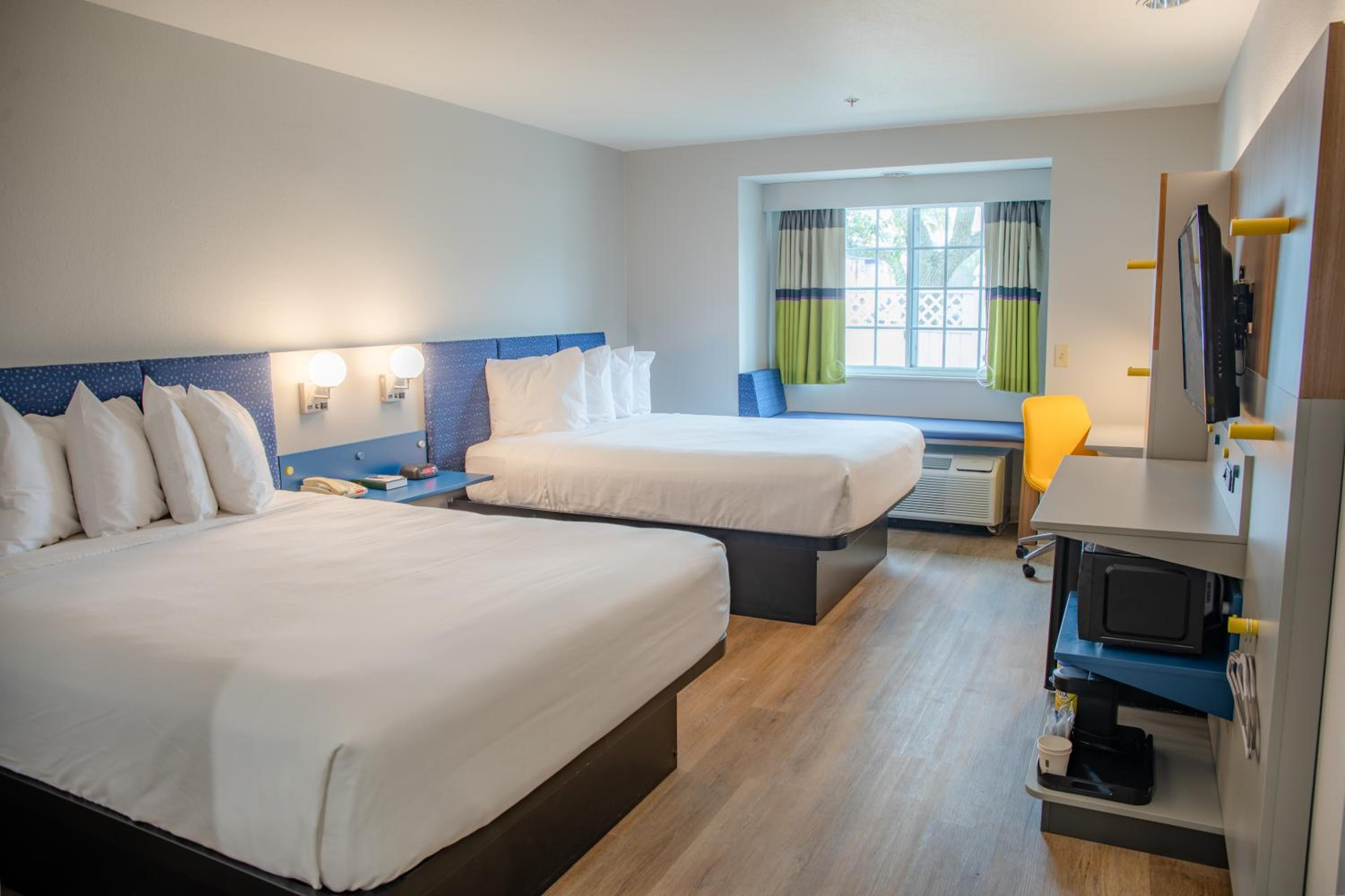 Deluxe Queen Room with Two Queen Beds - Photo 2