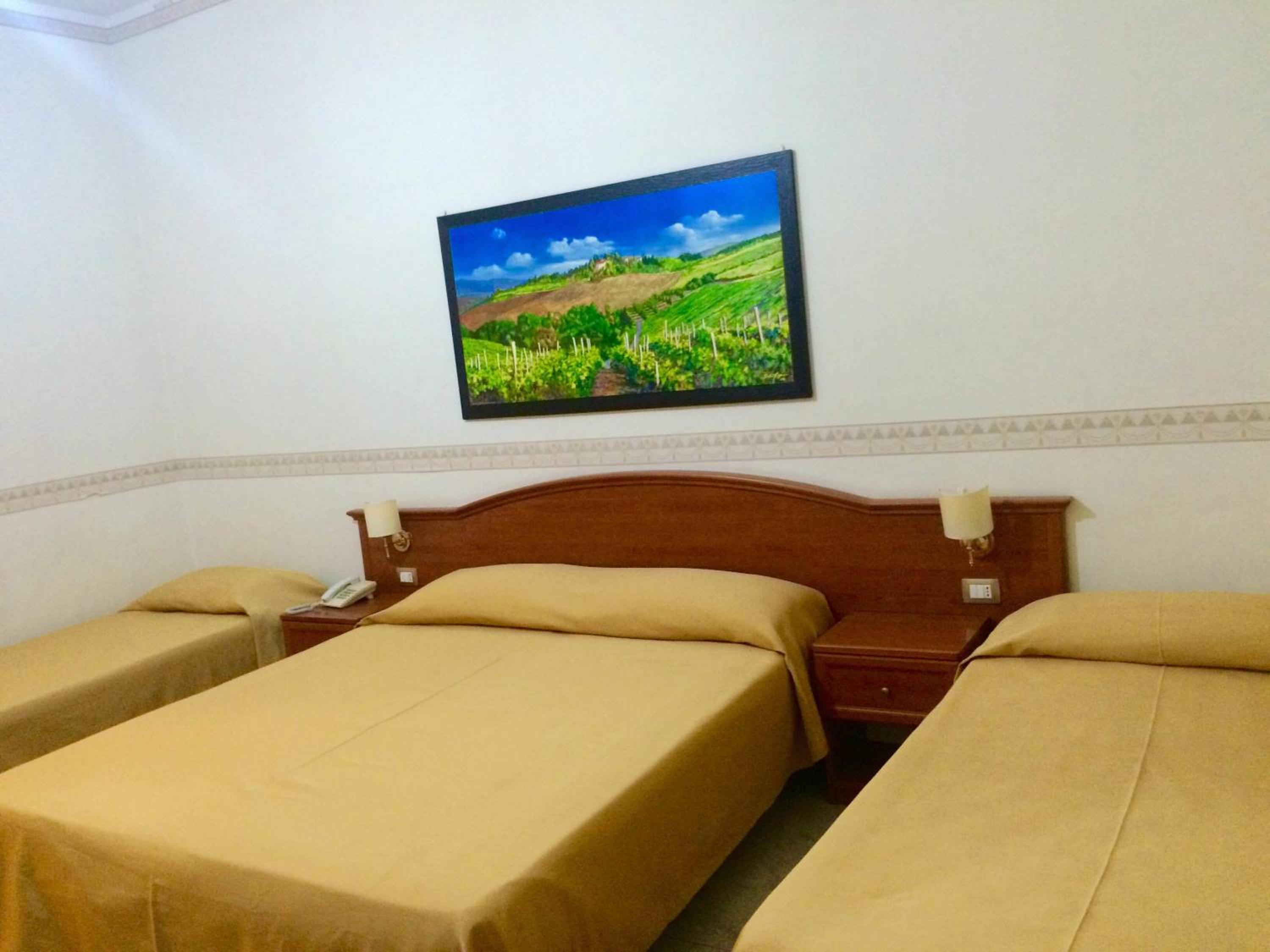 Classic Quadruple Room - Photo 4