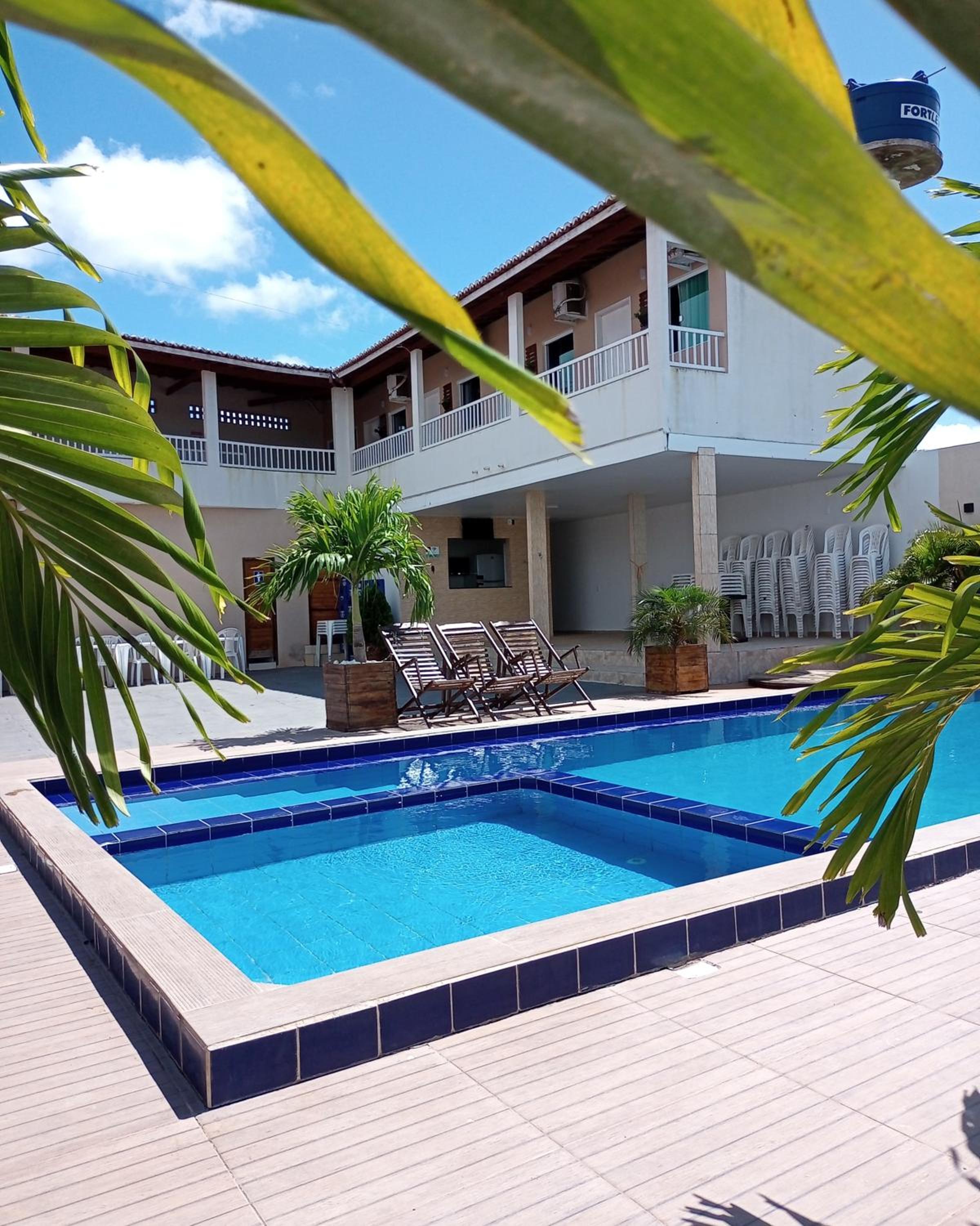 Eight-Bedroom House photo 2