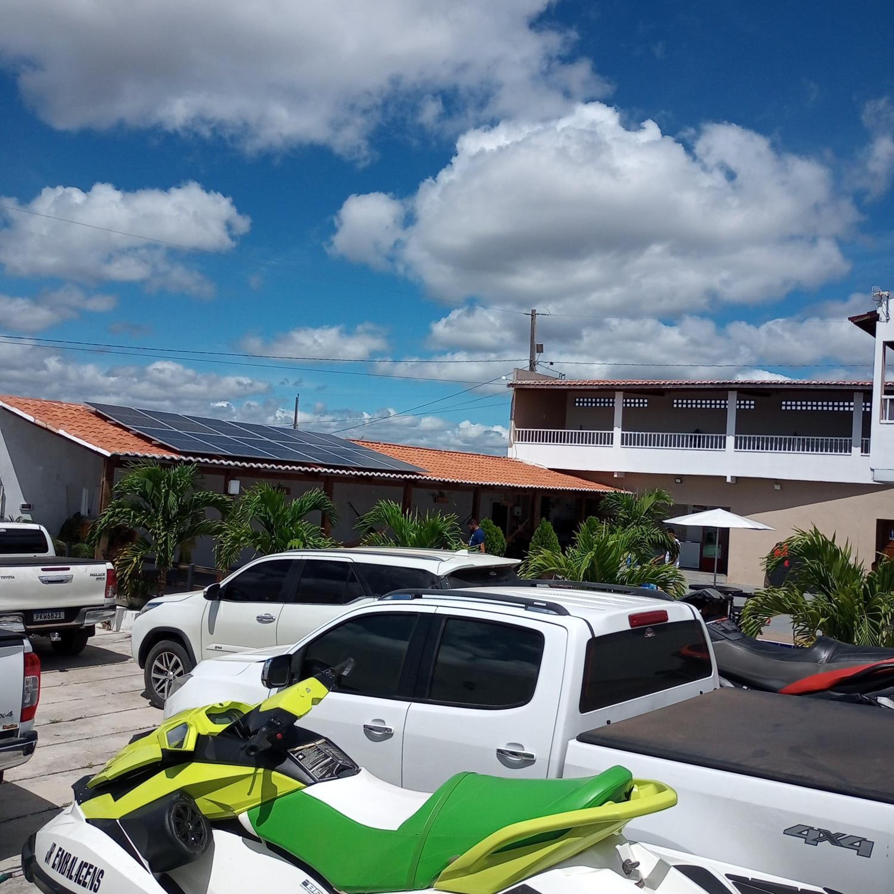 Six-Bedroom House photo 2