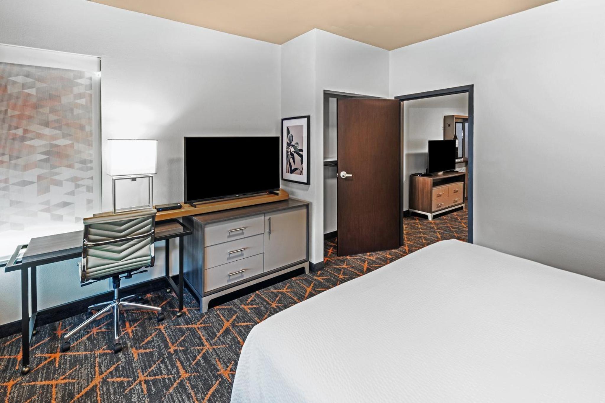 King Suite with Sofa Bed - Photo 7