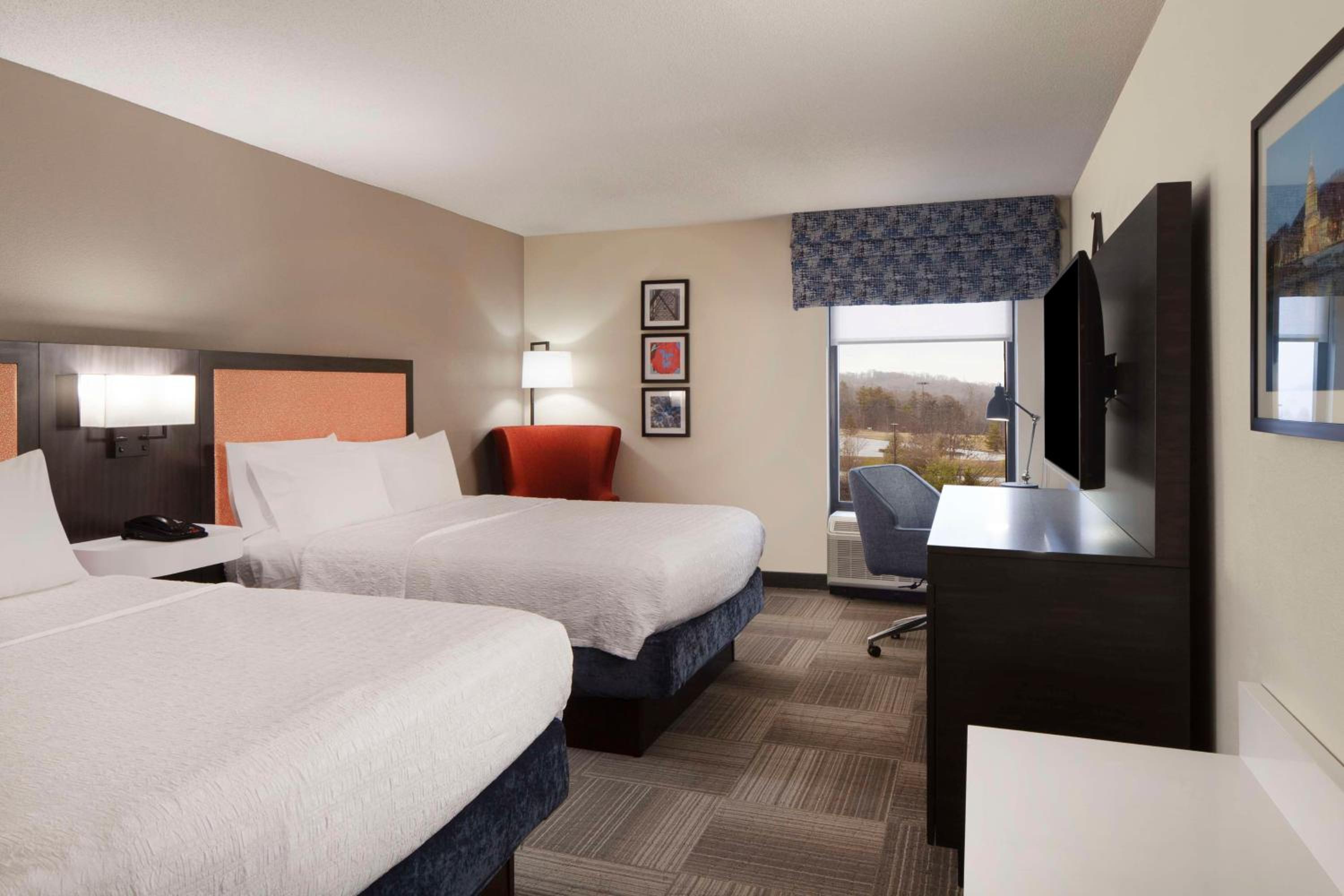 Room with Two Queen Beds - Non-Smoking - Photo 3