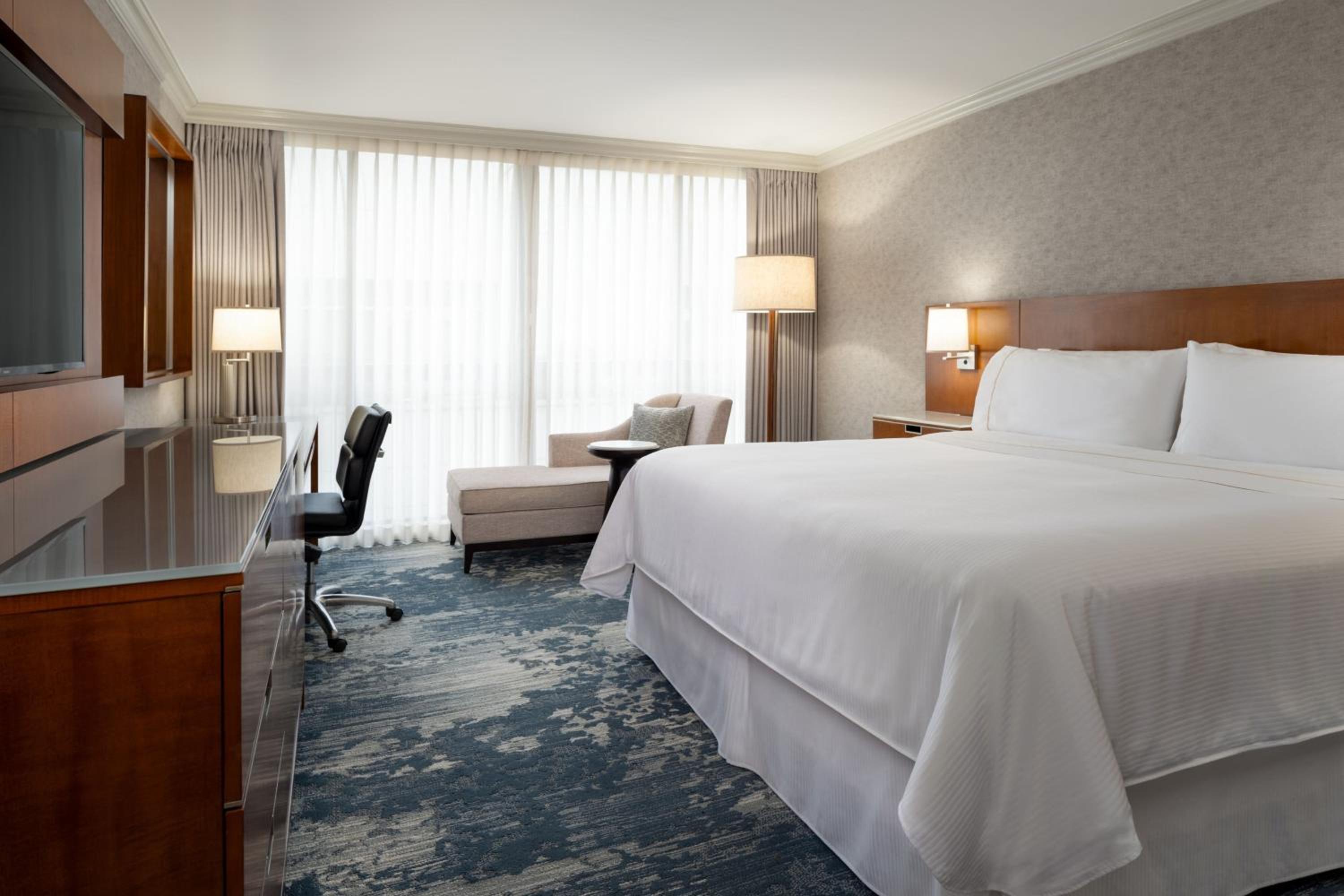 Standard Guest Room, 1 King - Photo 1