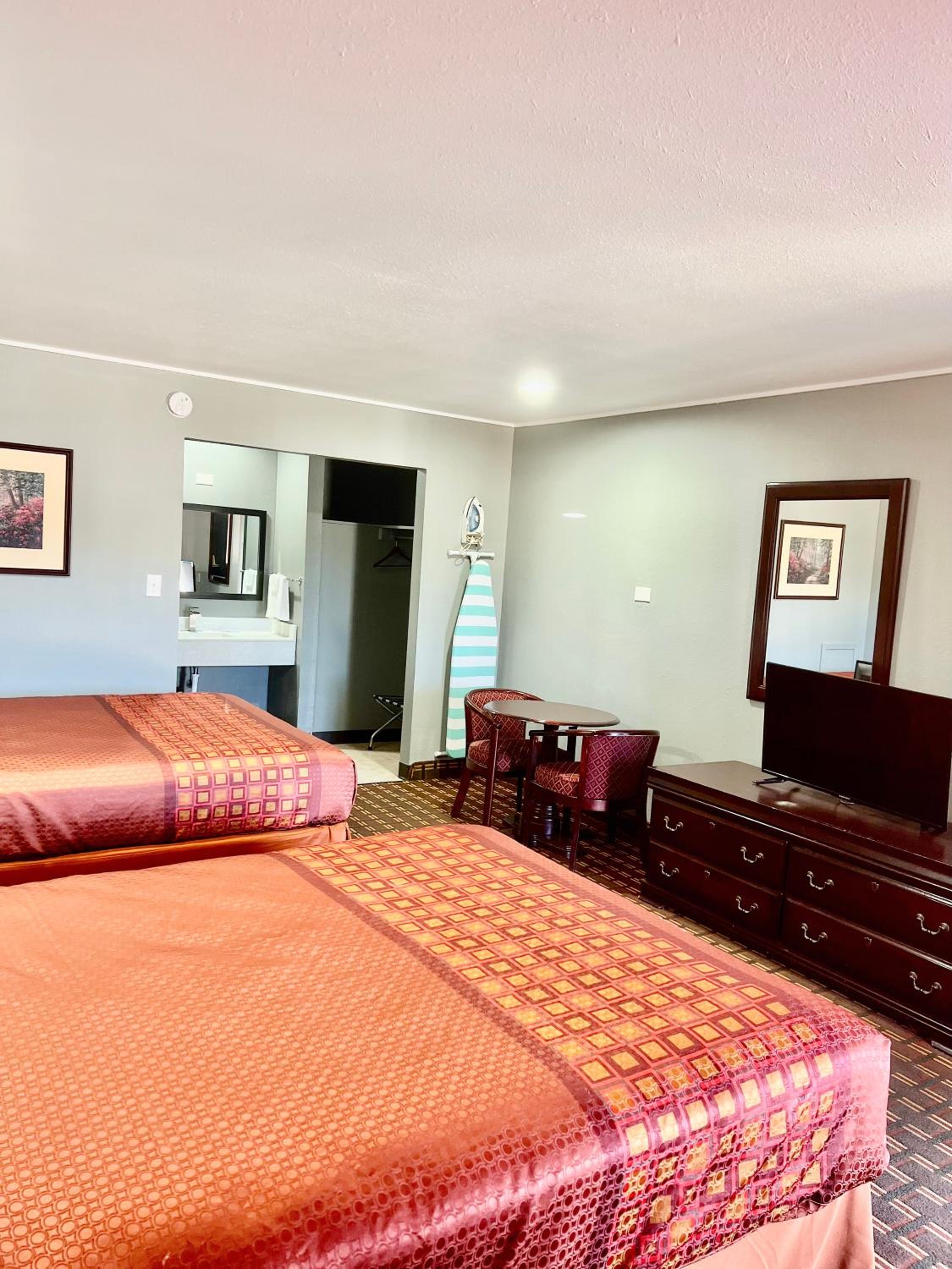 Queen Room with Two Queen Beds Non-Smoking photo 1