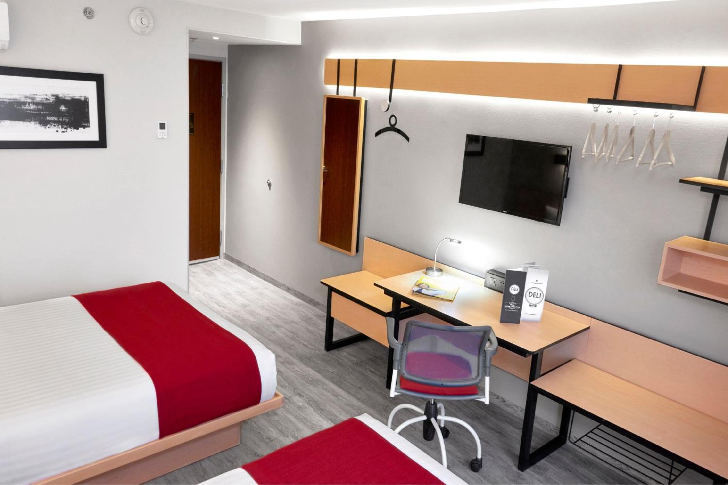 Double Room with Two Double Beds - Photo 8