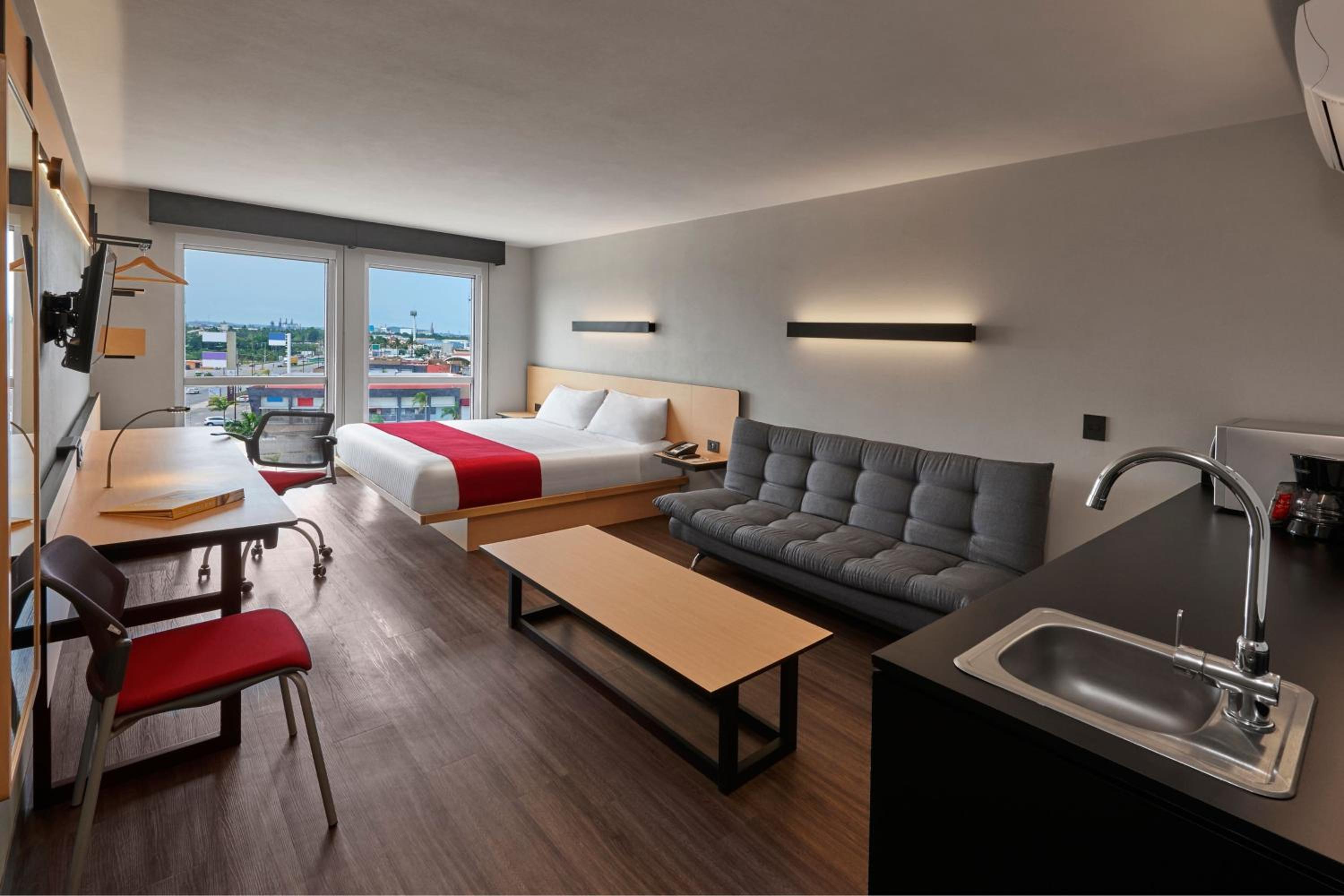Queen Suite with Sofa Bed - Photo 4