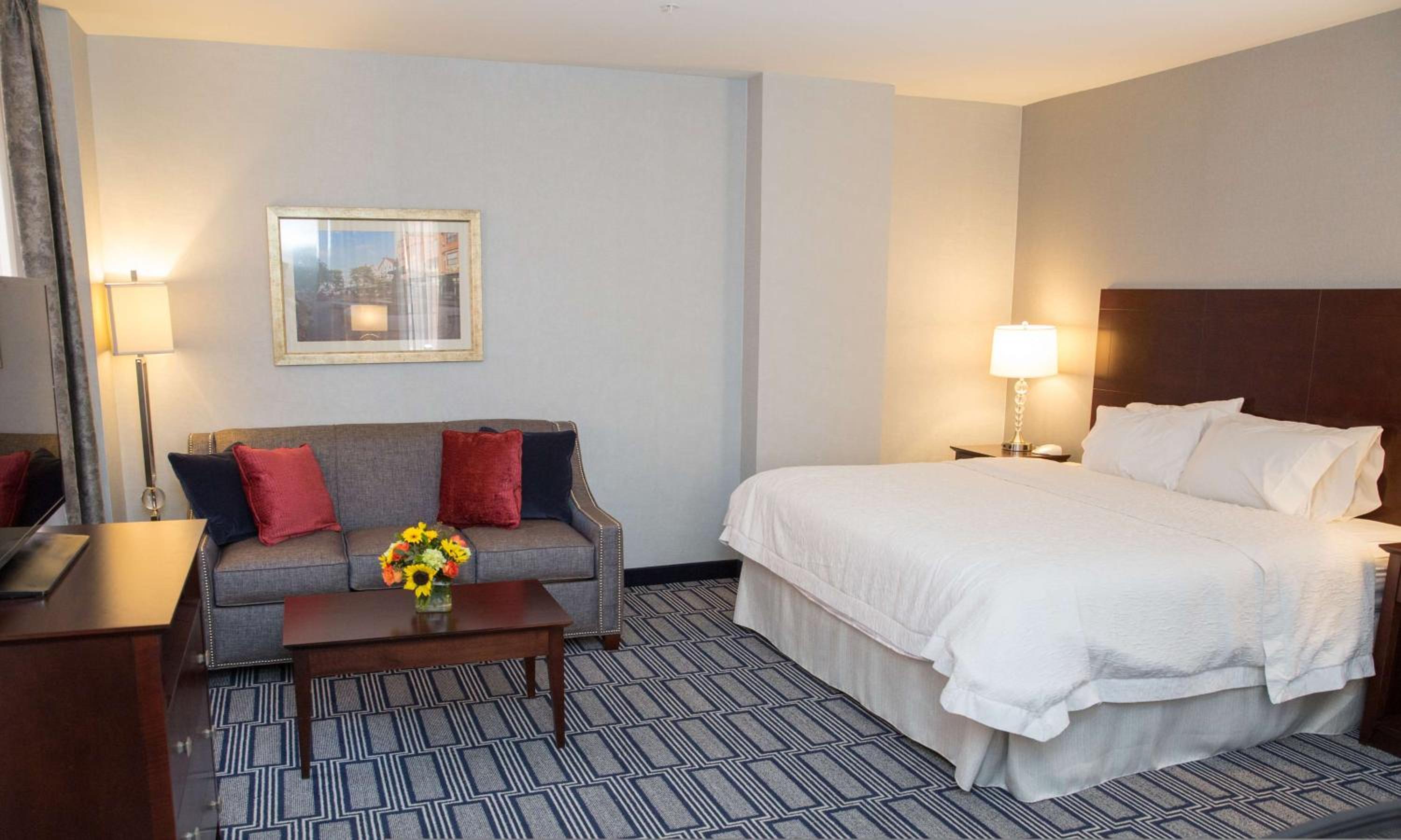King Room with Sofa Bed - Non-Smoking - Photo 6