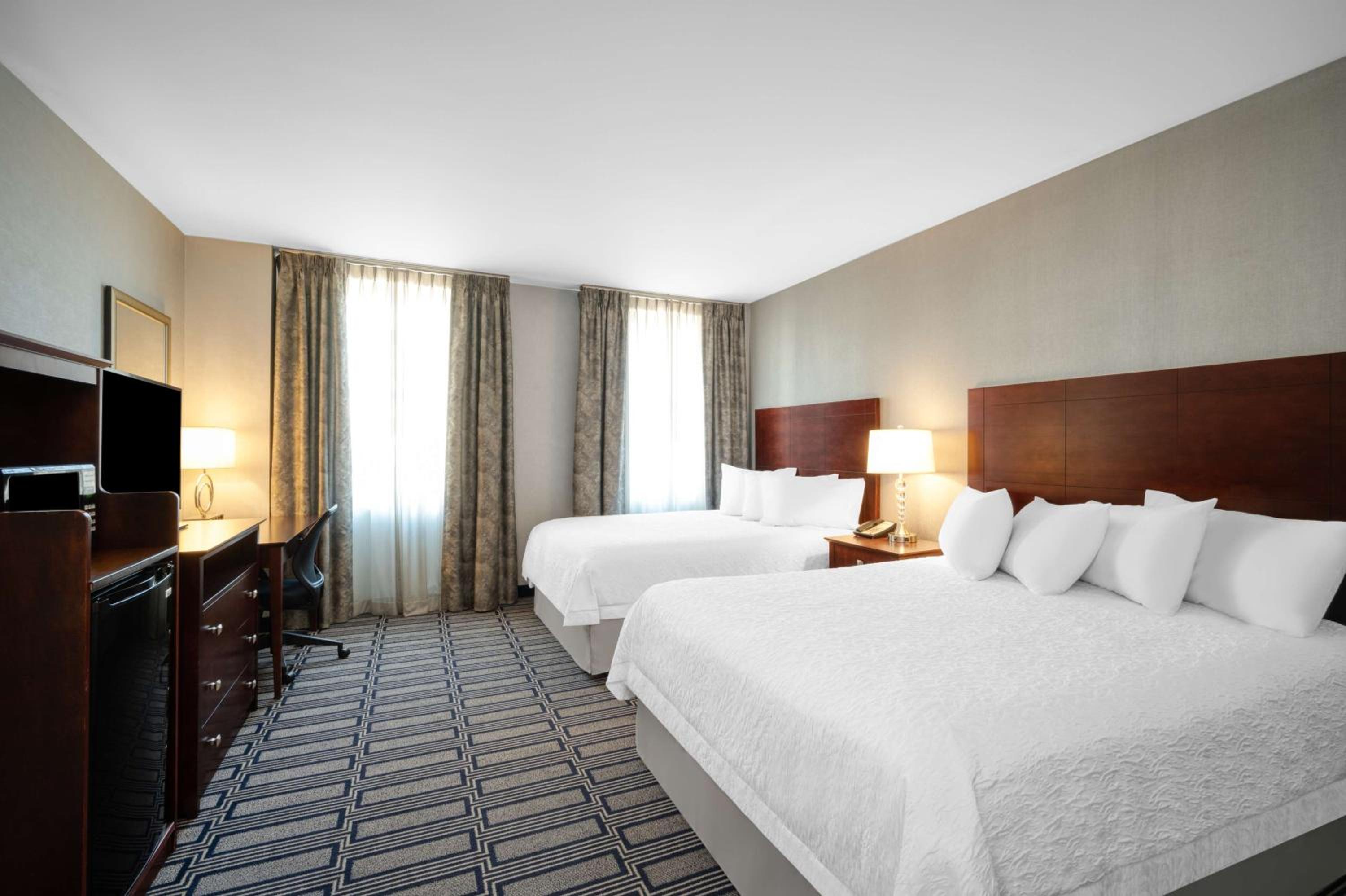 Room with Two Queen Beds - Non-Smoking - Photo 2