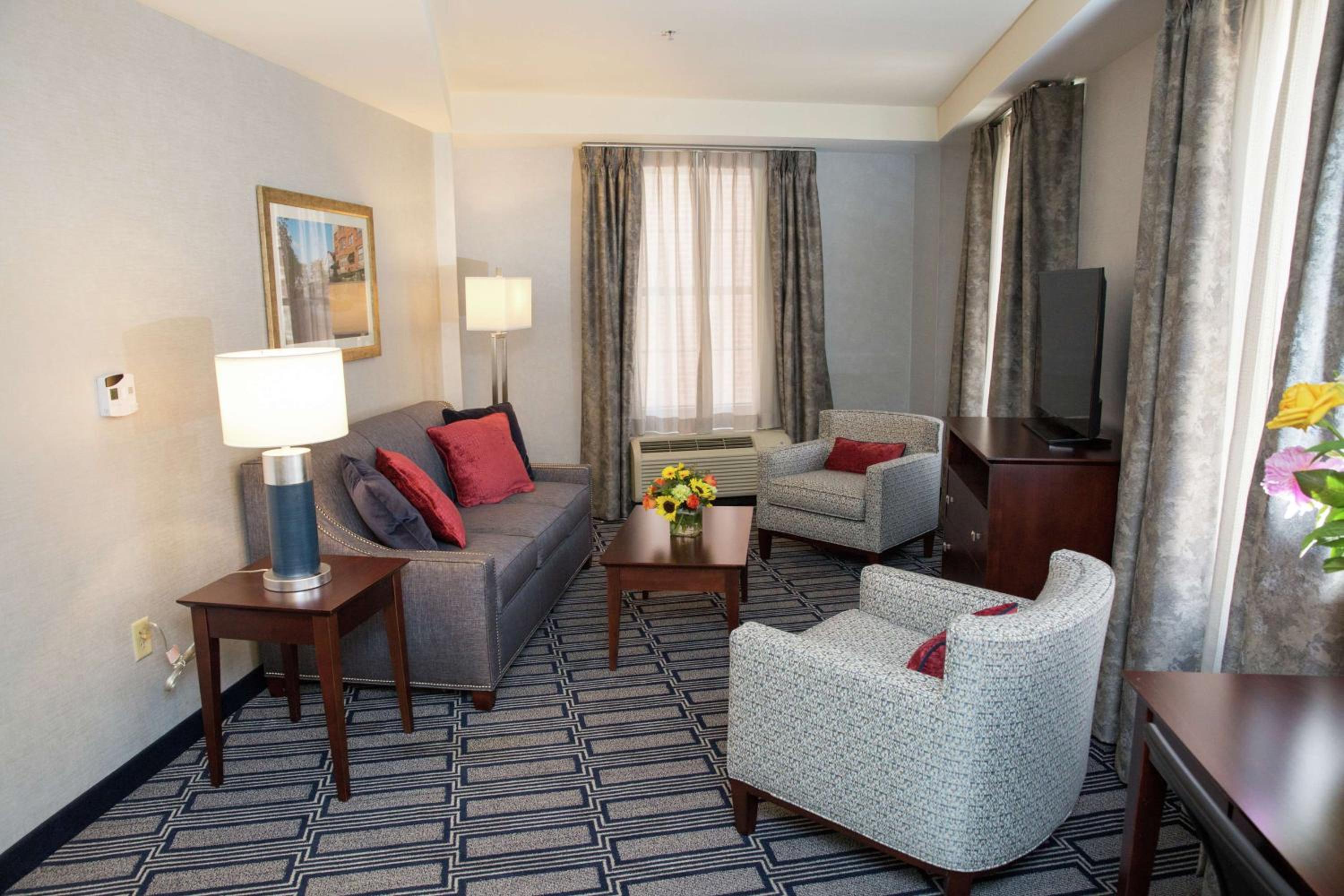 One-Bedroom King Suite with Sofa Bed - Non-Smoking - Photo 5
