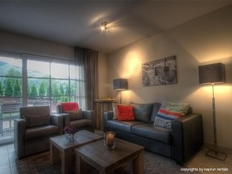 Three-Bedroom Apartment with Terrace and Mountain View