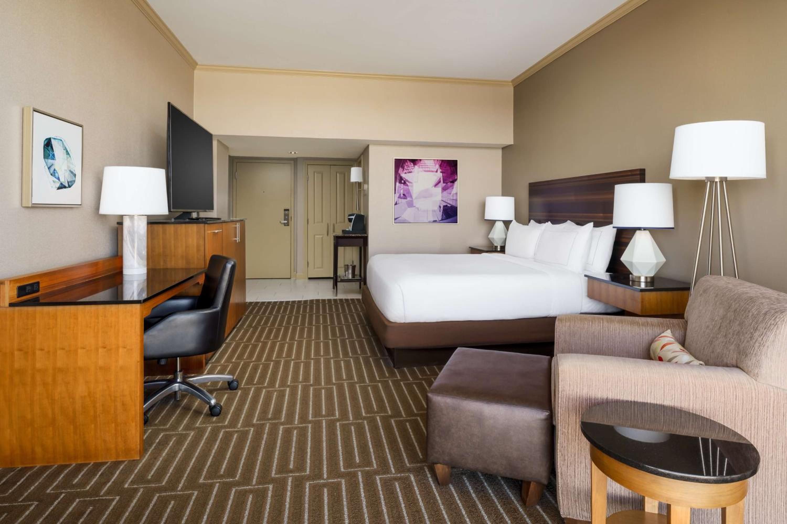 Deluxe King Room - Photo 3