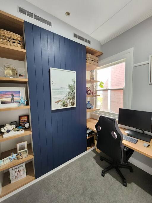 Three-Bedroom House photo 3