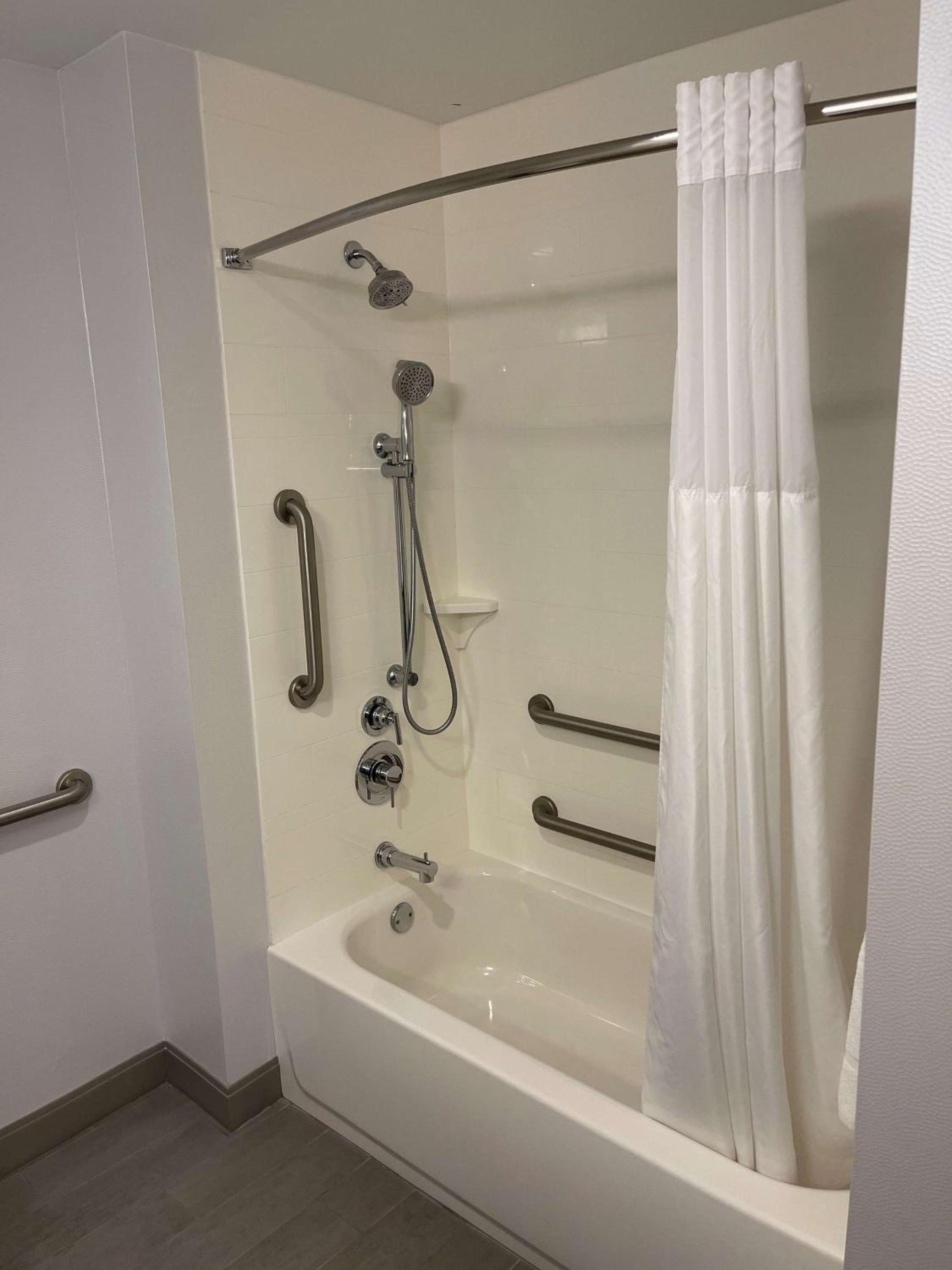Queen Room with Two Queen Beds - Mobility and Hearing Access/Non-Smoking