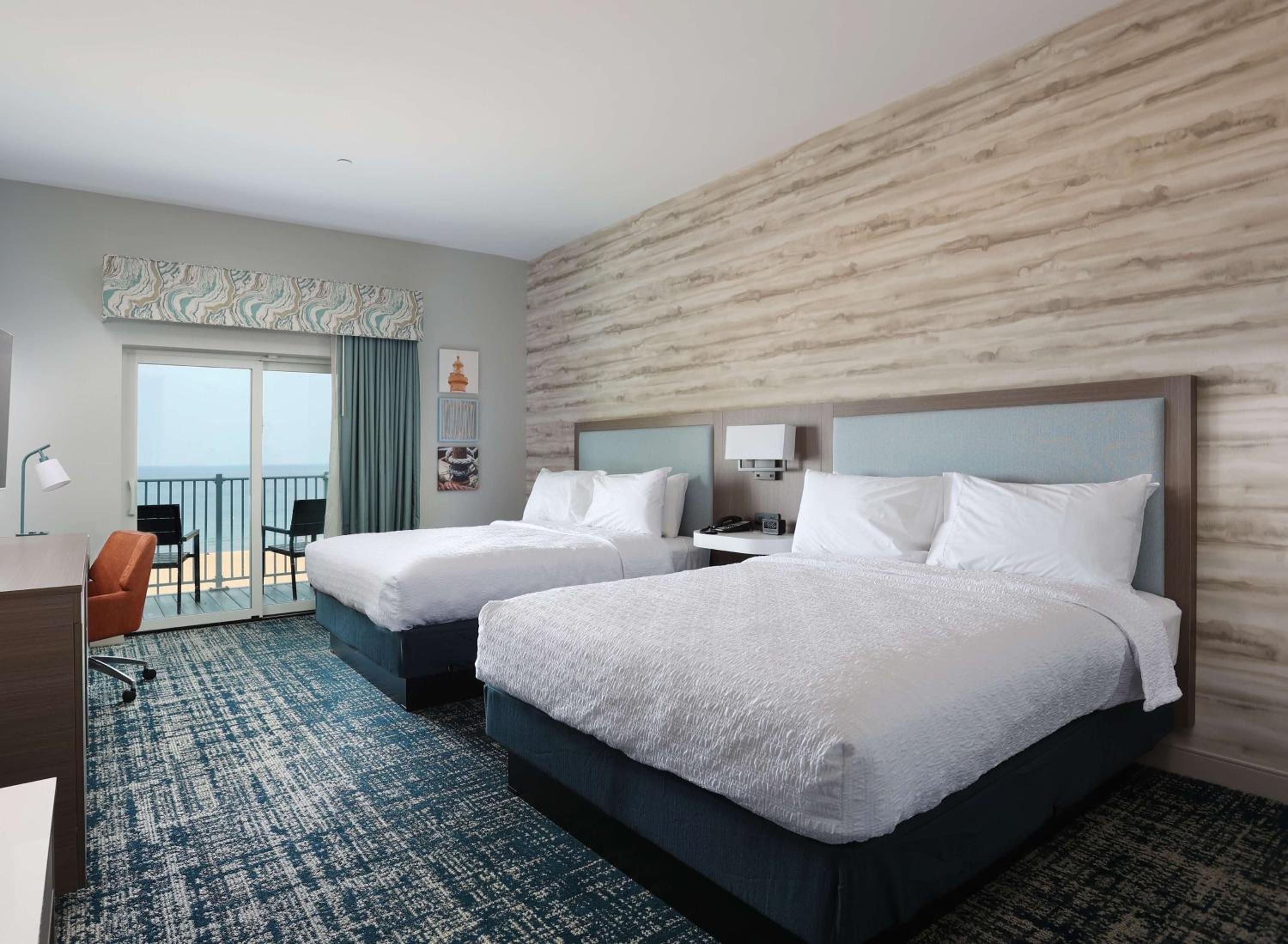 Queen Room with Two Queen Beds and Lake View - Photo 1