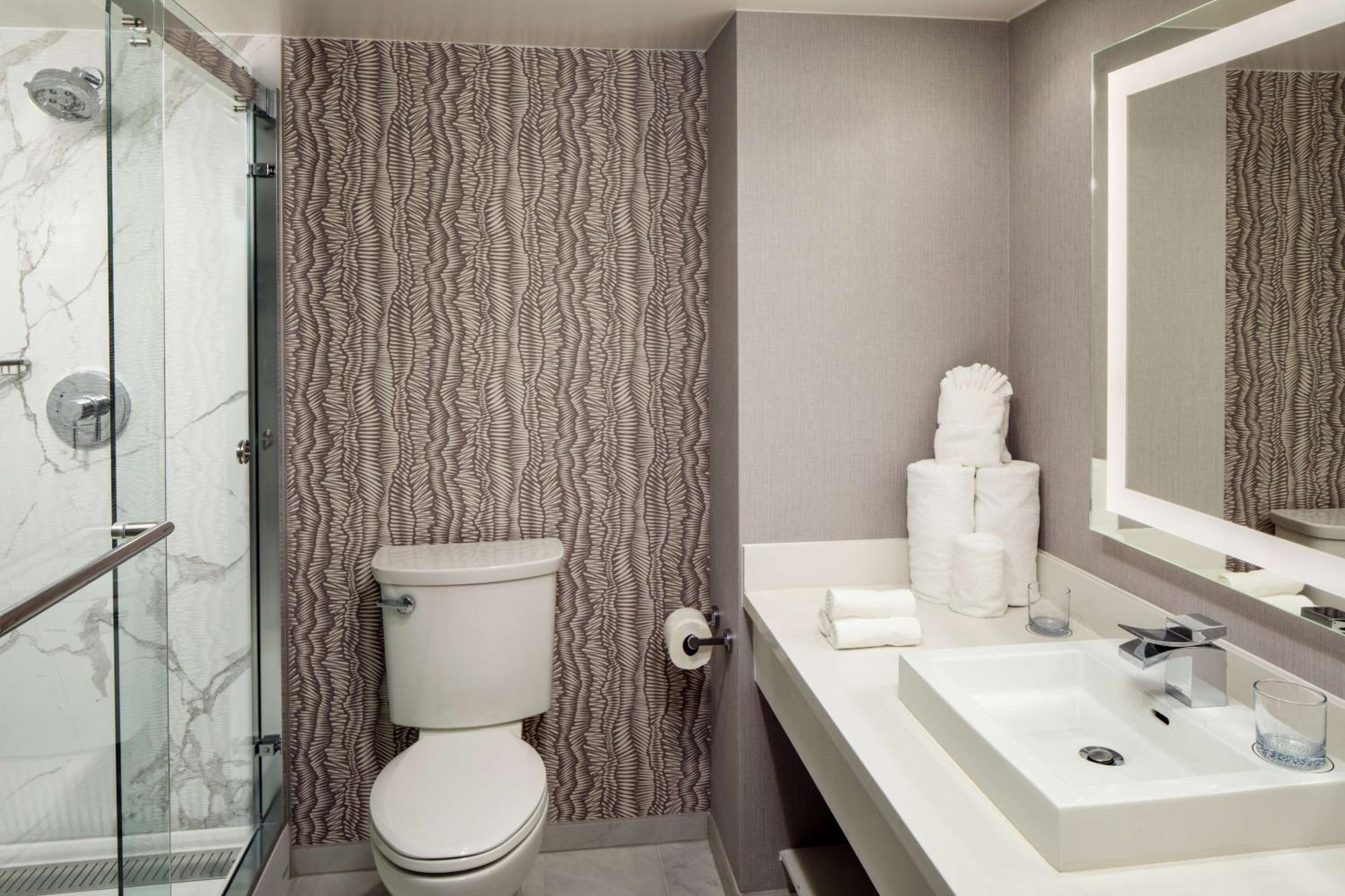 One-Bedroom King Suite - Photo 3