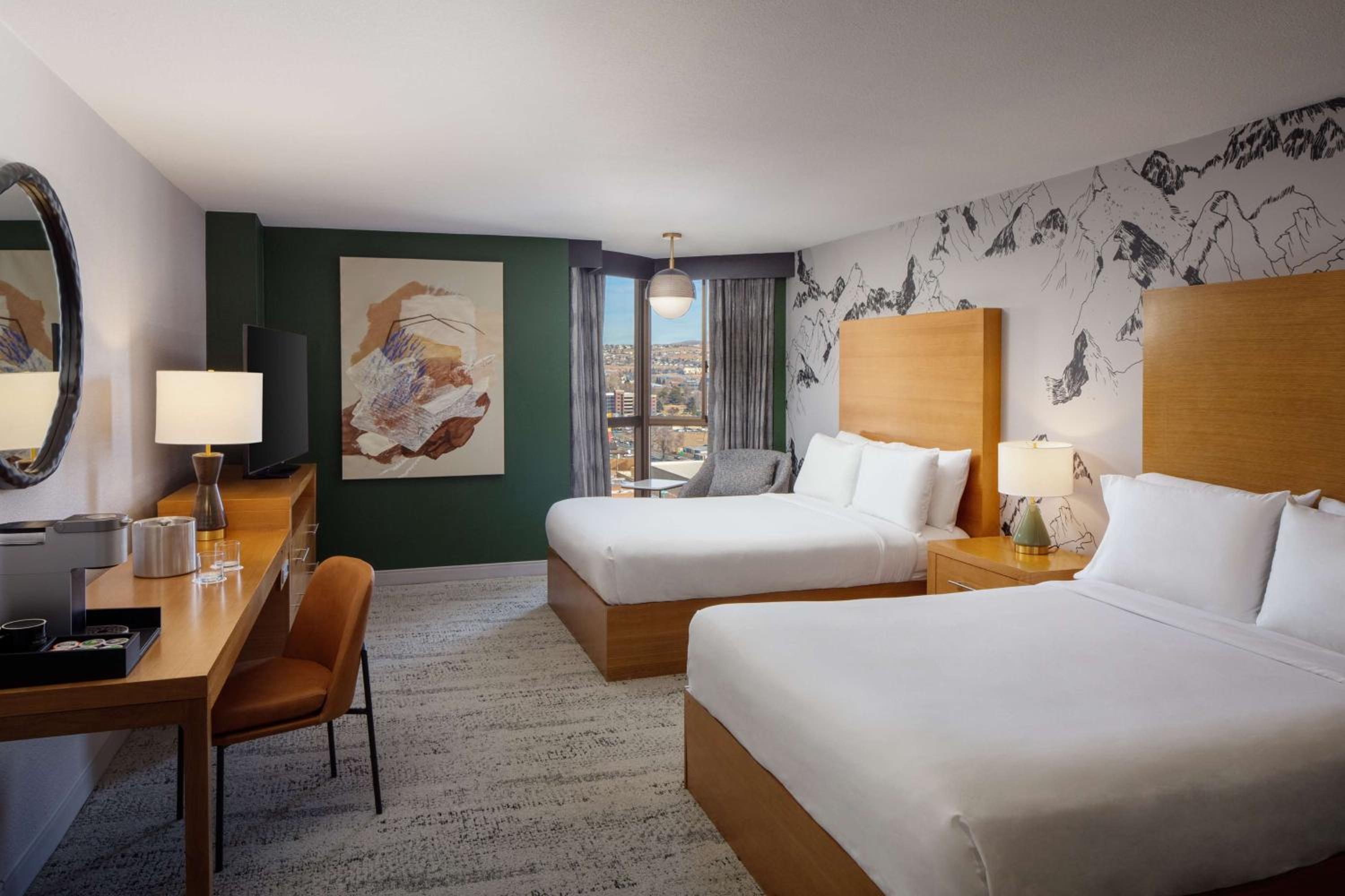 Queen Room With Two Queen Beds And Roll-In Shower - Mobility Accessible - Photo 2