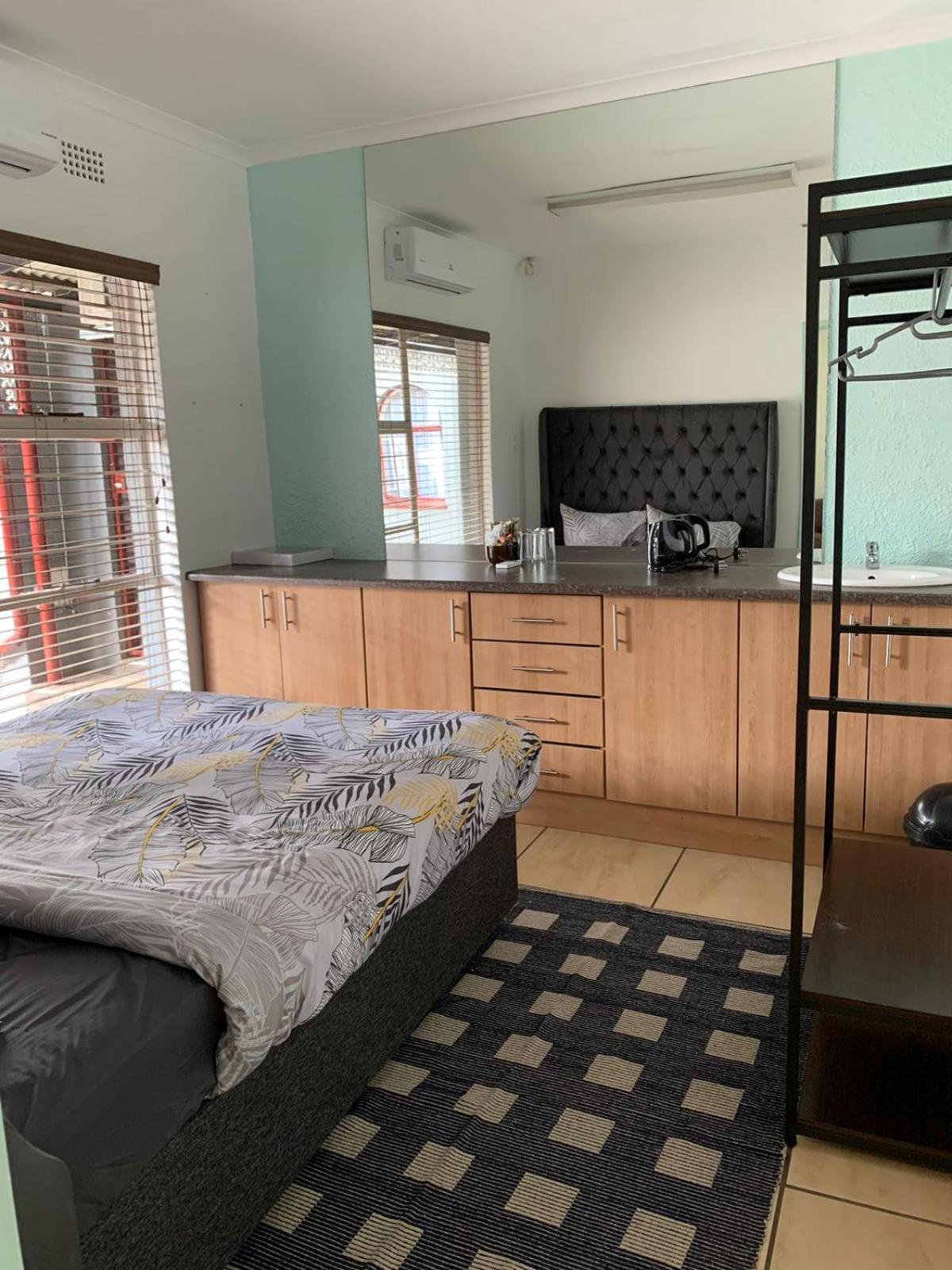 Double Room with Shared Bathroom photo 3