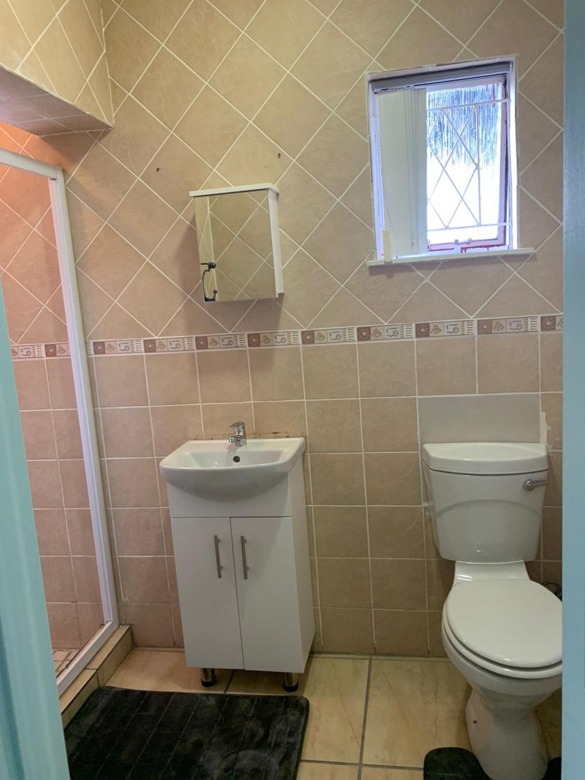 Double Room With Shared Bathroom photo 2