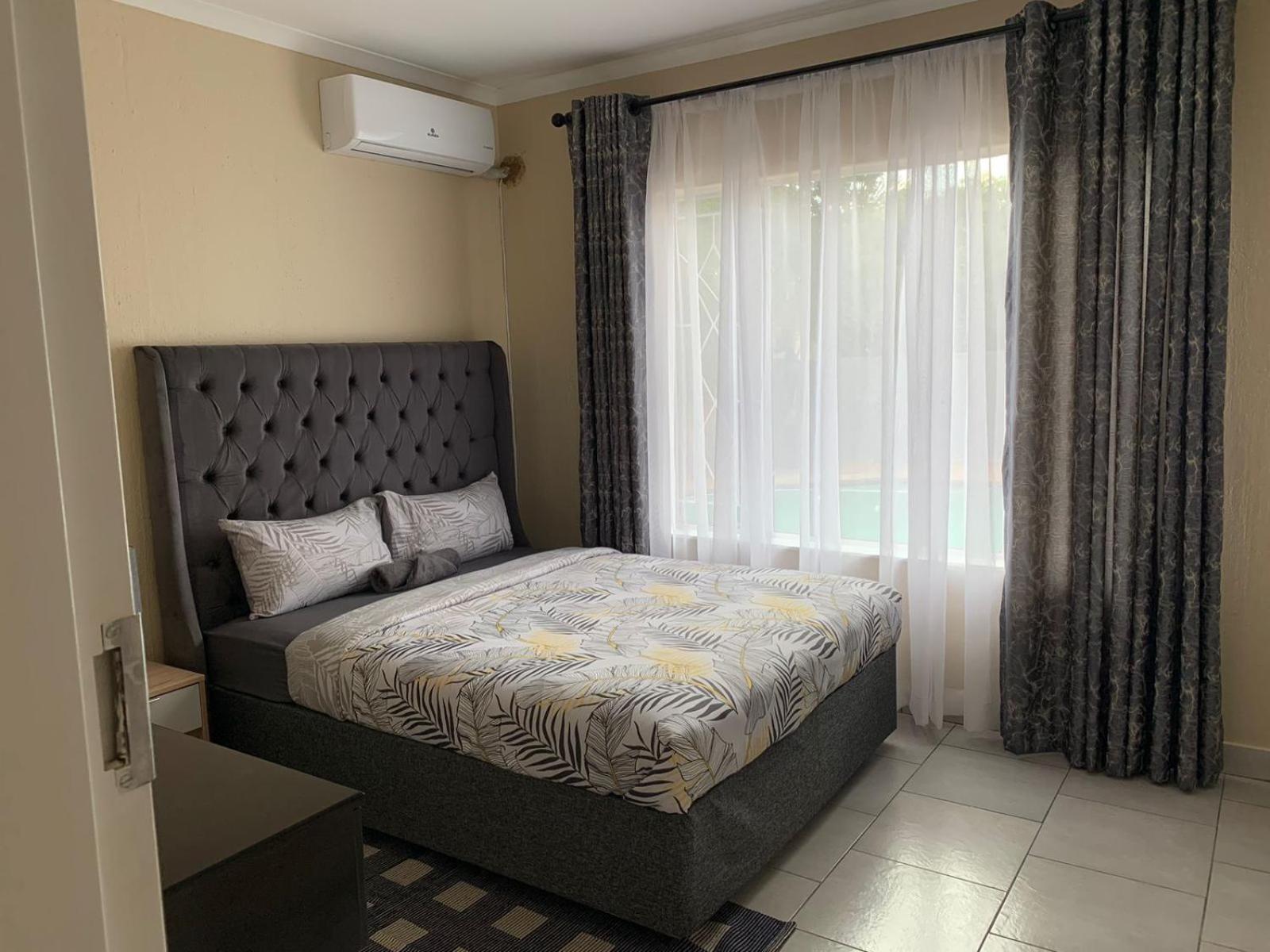 Double Room with Shared Bathroom photo 2