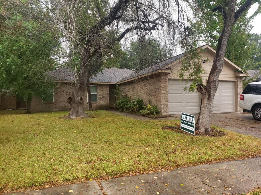 Three-Bedroom House photo 2