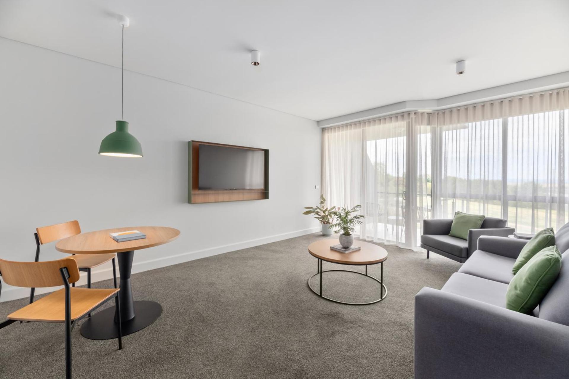 One-Bedroom Suite - Free Wifi and Parking - Photo 7