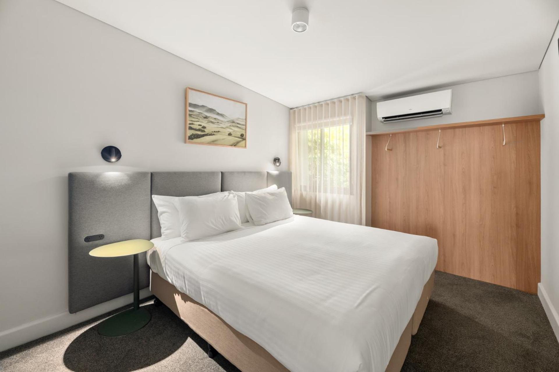 One-Bedroom Suite - Free Wifi and Parking - Photo 8