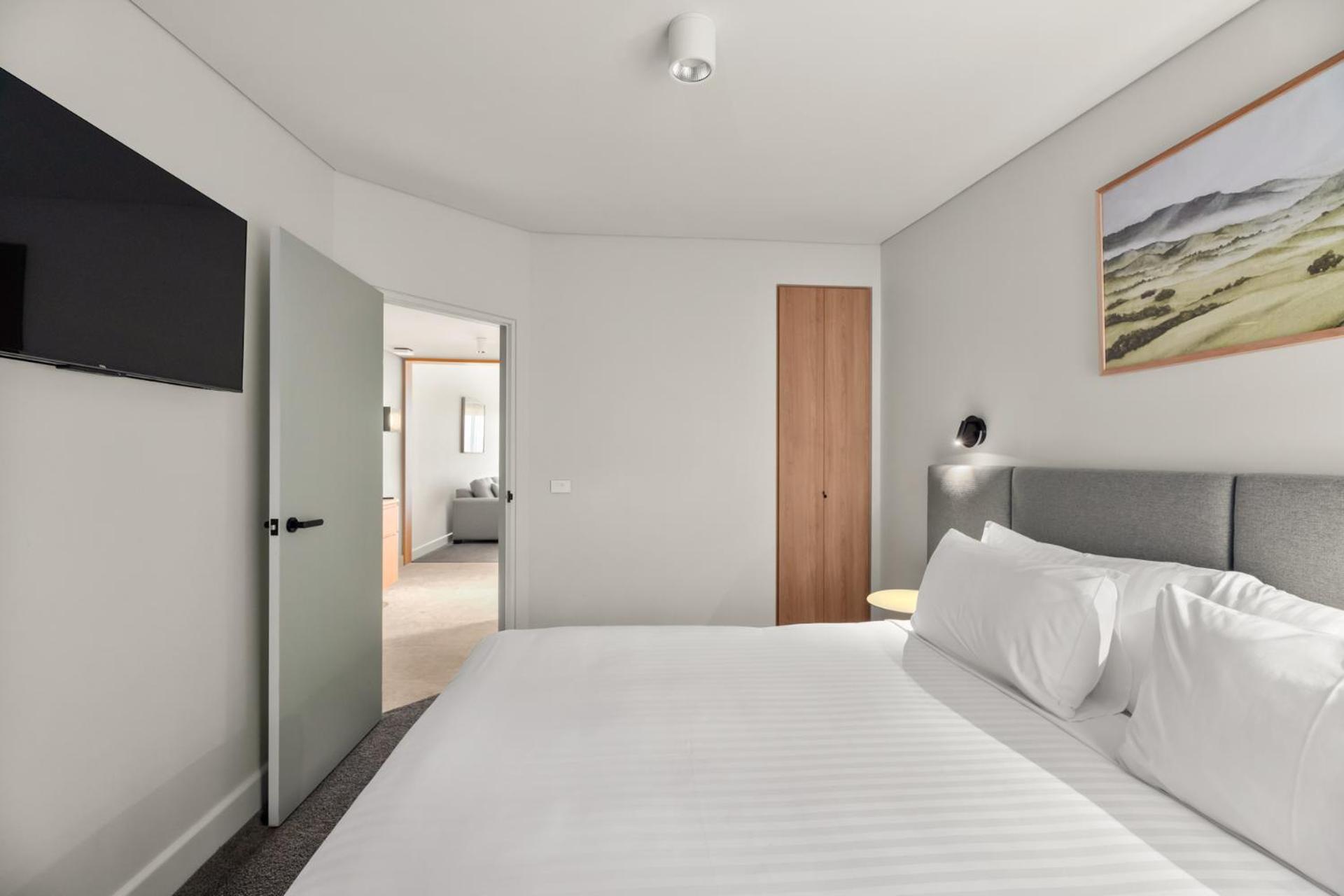 One-Bedroom Suite - Free Wifi and Parking - Photo 6
