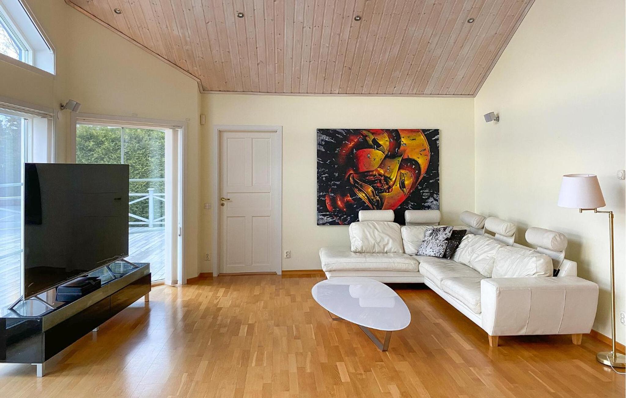 Three-Bedroom Vacation Home  photo 1